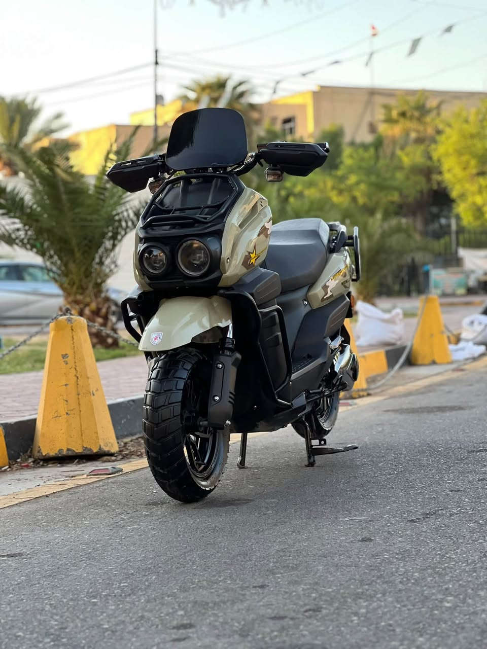 سلام عليكم شباب دراجه شحن للبيع نوع اباتجي وكاله حيدر نيار دراجه مستخدمه خمست أسابيع دراجه بطاريه مالتها ليثيوم 40 أمبير اصليه دراجه بعدها وكاله كفاله عامه ع فحص تجي وتفحص وشوف بعينك كامله وجاهزه من كل نواحي شلعه  
معدل فول 

مواصفات 

النوع اباتجي جبلي 
مده استخدم شهر وكم يوم 
البطاريه ليثوم 40 أمبير فوسفات الحديد اصليه 
تمشيك بل شحنه وحده 85كيلو 
السرع 1.2.3 ونمره رابعه S يعني دراجه اربع نمر
 دبل اشاره 
نمره R رجوع لخلف 
شاشه تاب تعرض لك كل عطل أن وجد
أطارت جبليه 
بريكات دسكات دهن هدروليك 
شاحنه اصليه ذات الشحن سريع ويقاف ذاتي 
جهاز انذار السرقه
تشغيل عن بعد 
تشغيل كارت وسويج وبصمه 
قفل استيرن 
لونها مميز كلش 
السرعه 90 حقيقي معا الوزن  
بعد بيها مواصفات تخبل 

اي استفسار اتصال. 

***********
مكاني بغداد
