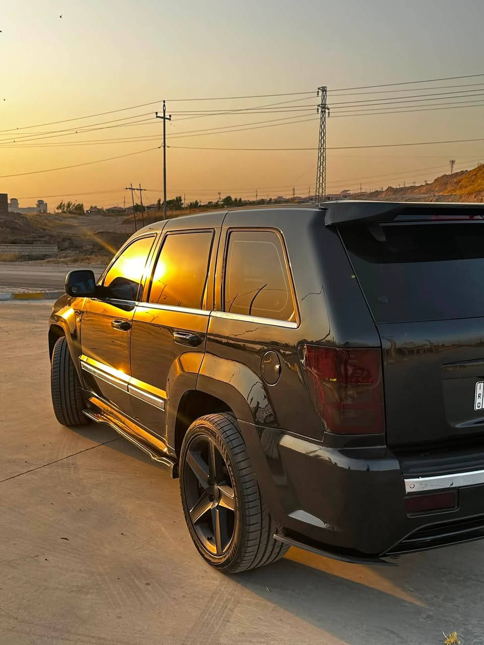 سلام عليكم جيب SRT8 للبيع سياره خليجيه مودیل 2009 ماشیه 175000km محرك 8سلندر 6.1L عداد 300🔥 من نوادر مواصفاتها: كشن جلد و شاموا كشن امامي و خلفي تدفئه و خزن و فتحه سقف و حساسات امامي و خلفي و تلفزيون لايت عدسه و زينون بلادي سياره فول مواصفات سياره ملغي فور ويل قمة متعه بلقياده عليه شوته من شركة موبار و صالونصه من شركه بورلا صوت طرب امريكي  صبغ سياره: قطعتين مبدل بلادي و ثلاث قطع صبغ بدون دواخل بدون ايرباك سياره رقم بغداد بأسمي تحويل ثاني يوم سعر سياره 108$ بيه مجال للطيبين عنوان كركوك رقم:*********** 
معلومه: سياره خليجيه اصل SRT8 من وكاله مو تحوير ❤️‍🔥
