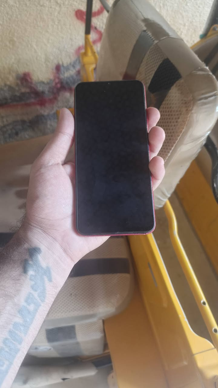 الموديل: Samsung Galaxy A02s
الحالة: الجهاز نظيف وشغال وكل أموره تمام.
​الملاحظات: مبدل شاشه نوعية نضيفة وشغالة 100% بدون أي مشاكل.
​الاستخدام: تصفح، اتصالات، يوتيوب، برامج التواصل. 
سعره 75 وبي مجال بسيط مكاني بغداد مدينه الصدر وهذا رقمي ‏‪***********‬‏
