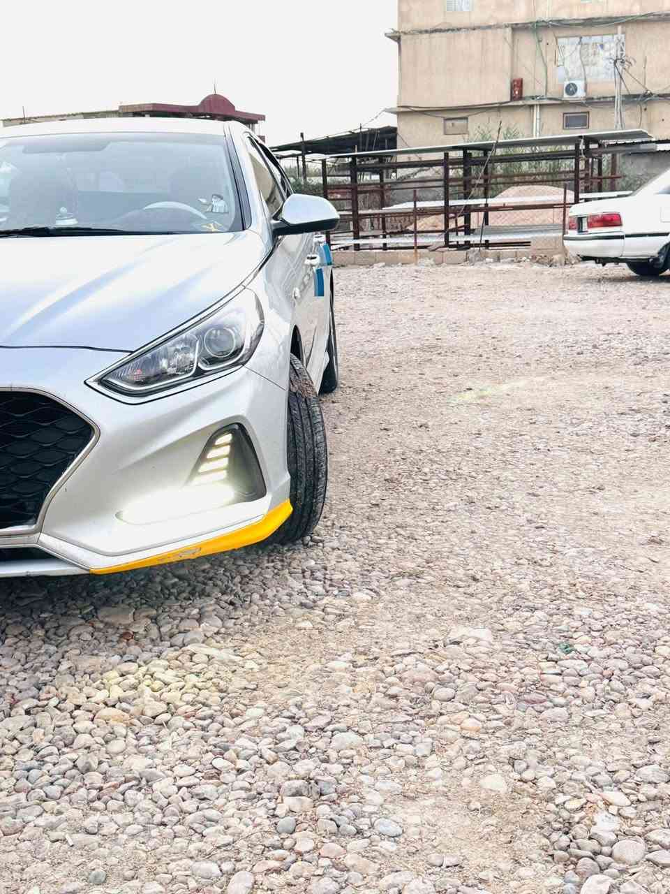 السلام عليكم سوناتا  مديل ٢٢  غاز خط واحد  فول عده تنته
حساسات امامي خلفي    كشنات كهربائيه   
سياره بسمي. وجاهزه وماماشيه.  ماشيه ١٠٠   مال جناي ومال بيت
 السعر ١٨٠ وبيه مجال للشراي.
مكان سياره بصره كرنه ***********
