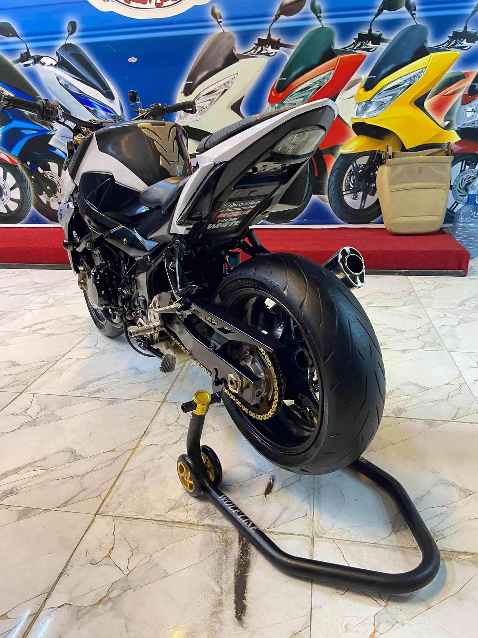 سلام عليكم
GSX-R 750c 2015
مكينه مكفوله وكير مكفوله 

دراجه كامله ما ناقصه شي 

بيهة فجوج نايسون امامي والخلفي نايسون 

صالنصه بروكس 

عنبار برنبو ويدت كلج برنبو 

كامله ما ناقصه برغي 

منفيز ومكاتبه فقط 

سعر خاص 

العنوان بغداد حي البتول 

اتصال ‭***********‬

واتساب فقط ***********

نص مكتوب في الصور:
- @g1.nyu16
- q1.my.id