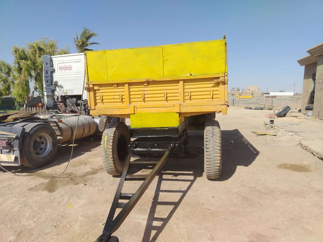 سلام عليكم عربانه مال ابو ردين تايرات 20صينيه 90 عربانه بلاديه روسي طول 5وربع شاصي مكفول وباقي لستفسار عله رقم ***********
