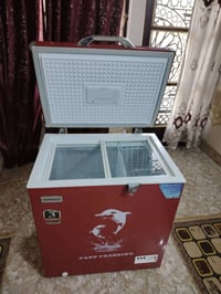 متاح مجمده جديده 10قدم السعر 200رقم 07516993013