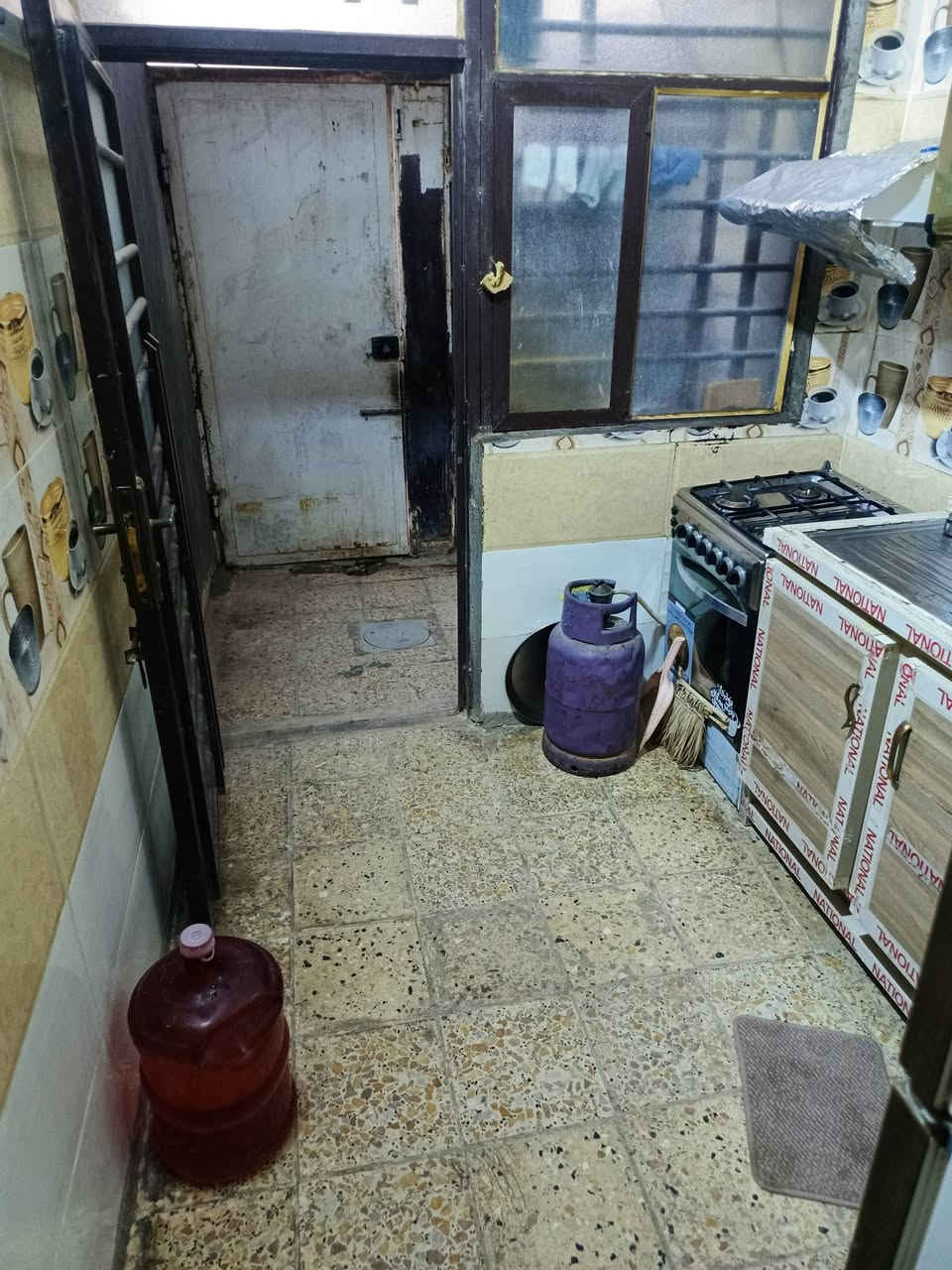 سلام عليكم بيت رهن ٥٠ متر غرفه وصاله ومطبخ وصحيات العنوان حي ميسان شارع زوار يم سواق الميالي سعر رهن ٧ بي مجال  اتصال ع رقم او مراسله واتساب ***********
