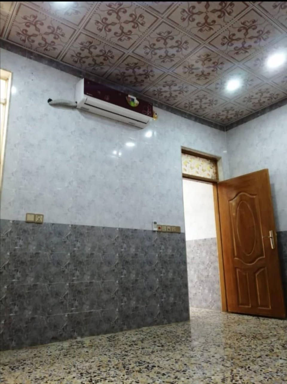 (دار للبيع  🏠 )  موقع مميز في حي النداء
الموقع 📍حرف T شارع 15 الفرع الاول  المفتوح على  شارع 60  الترابي  والفرع الثاني المفتوح على  شارع المجمعات مقابل الكفيل الجديد .
 طابقين بناء درجة أولى المساحة 100م .
الدرج يحتاج الى كاشي ومحجر 
عكس الشمس باتجاه كربلاء 
مطلوب 27 مليون قرض اسكان 🏦
🧿 سعره الأصلي 157 + قطع الطلب لصندوق الاسكان
للتواصل ***********
