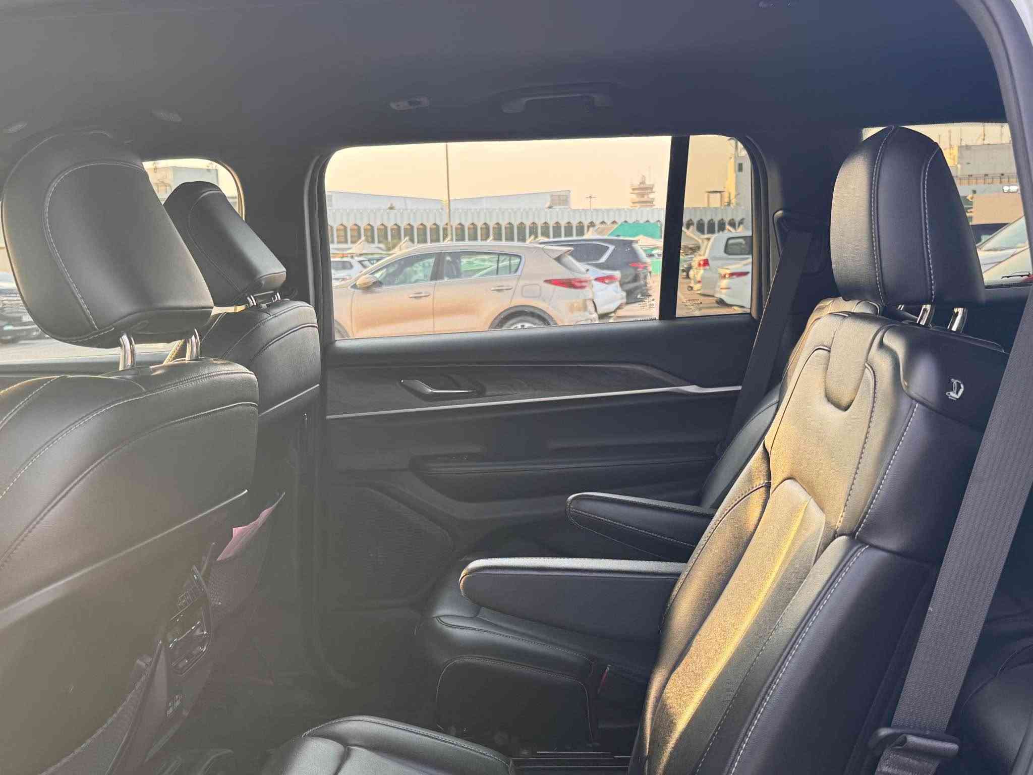 ياالله

السلام عليكم جيب كراند شيروكي 2024 وارد امريكي فول عدى الفتحة

2024 JEEP GRAND CHEROKEE, L limited 

المسافة المقطوعة : 45000 ميل 

         حجم المكينه : 3.6    V6

الضرر :باب امامي عكس السايق وجاملغ تبديل بلادي نفس اللون والجاملغ الخلفي PDR راجع 
بجم كبس كير مكينة مكفول بدون لالغود ولاشاصي سيارة مال جناي واستخدام قليل

                   

#مواصفاتها

1.شاشه

2.فتحه

3.كشنات جلد

4.كشنات كهرباء

5.ويل كب

6.رادار امامي

7.لايتات زنون 

8.هيتر بالاستيرن 

9.بكلايت لد

10.حساسات خلفيه وامامي

11.تشغيل عن بعد

12.اشاير بالمري 

13.بصمة ابواب

14.هندبريك بصمه

15.رادارات 360

16.كامرا خلفيه

17.تدفئة بالكشنات
امامي وخلفي 

18.قطعتين تبريد

19.سبعه راكب  

20.بصمه

#السعر : 285 مرقم بغداد شهداء باقيلها سنة 

تفاصيل اكثر *********** بغداد, العراق
