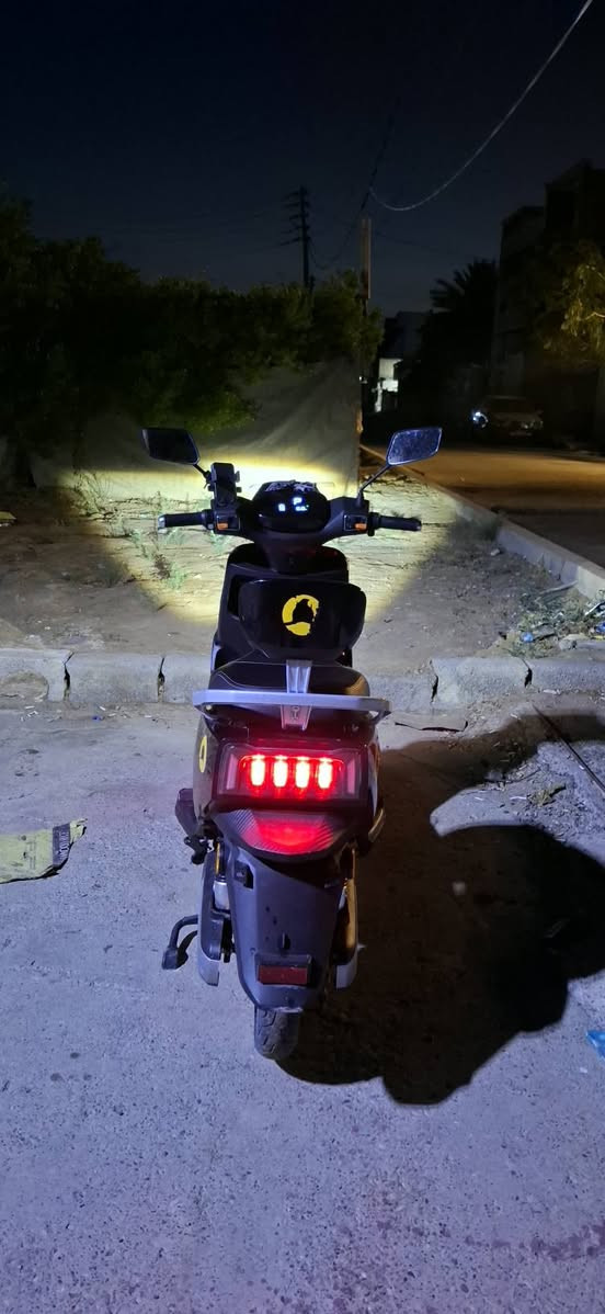 السلام عليكم ورحمة الله وبركاته ⚡
دراجة شحن كهربائية للبيع (بحالة الزيرو) 🛵✨

​الموديل: 2026 (بالكيس).

​الاستخدام: استخدام شهرين فقط، الدراجة أخت الجديدة.

​اللون: أسود لامع مميز.

​البطاريات: تحتوي على 6 بطاريات أيون ليثيوم (Lithium-ion) جديدة وبشرط الفحص. 

​المواصفات والإضافات: 

​نظام تشغيل عن بعد (تشغيل ذكي).

​دبل بصمة.

​عدسات زنون (عالي / ناصي) مع إضاءة قوية جداً.

​إطارات (تايرات) جوبلس جديدة.

​السعر: 850 ألف دينار (وبيها مجال بسيط للطيبين).

​المكان: محافظة ديالى / شهربان / الحي العسكري.

​ملاحظة: أنا مكلف بالنشر فقط.

​📞 للتواصل والاستفسار (اتصال أو واتساب):

***********
