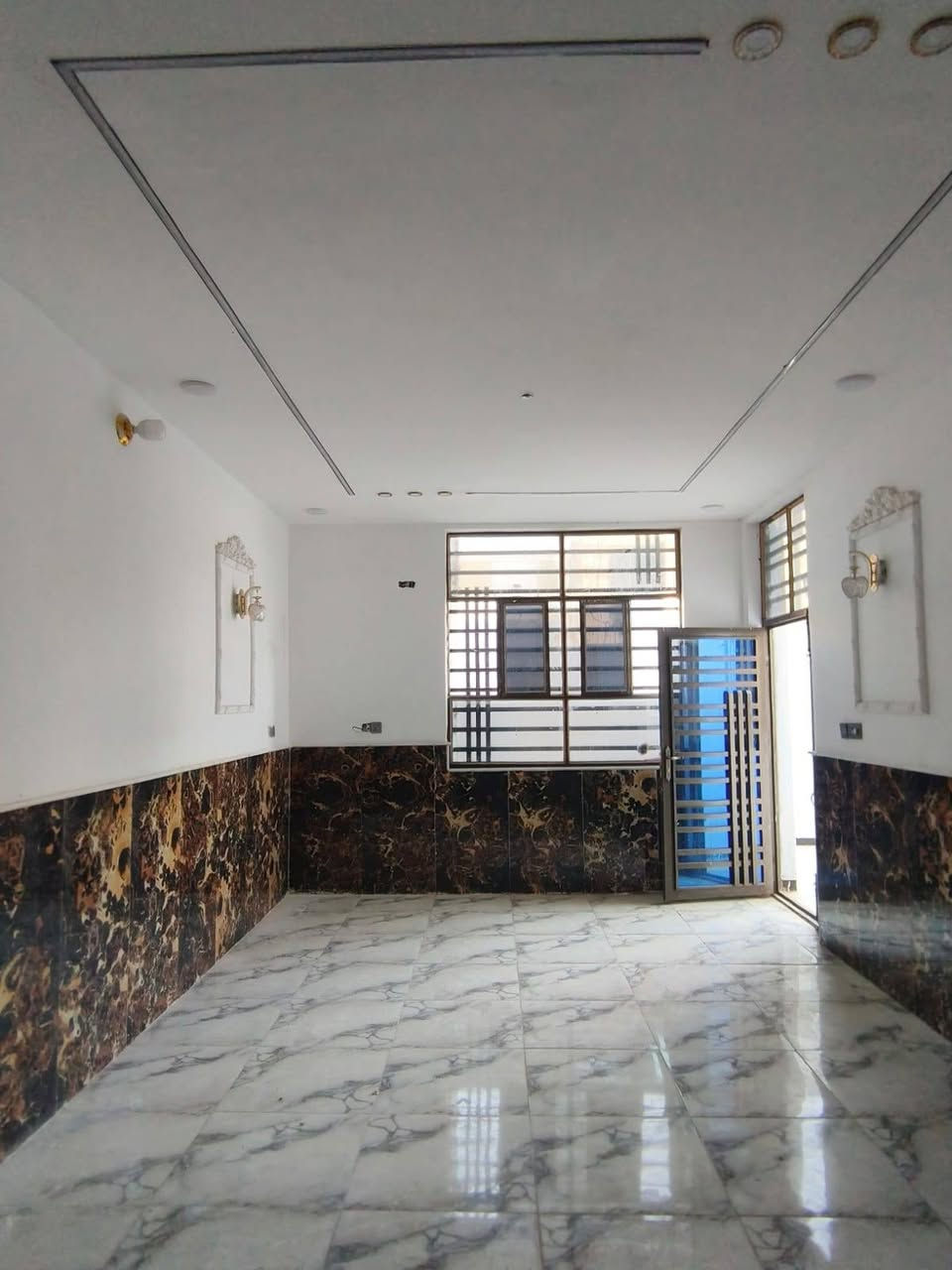 🏡دار للبيع🏡
المساحة: 150 متر مربع

✅ #طابو_زراعي_سند_25_أقرار_محكمه

السعر: 65 مليون  (مع المجال)

الموقع: النجف شارع الصب عمود 282 

مواصفات البناء:

غرفتين نوم وصاله ومطبخ واستقبال حمامات داخليه وخارجيه وكراج 

بناء مرتب (أساس + سقف كونكريت + طابوك)

أرضية بورسلين أبو الـ 60

الخدمات:#بعد_عن_سوق_100م

ماء كهرباء مدارس سوق تبليط مولد

للاستفسار اتصال

*********** او واتساب
