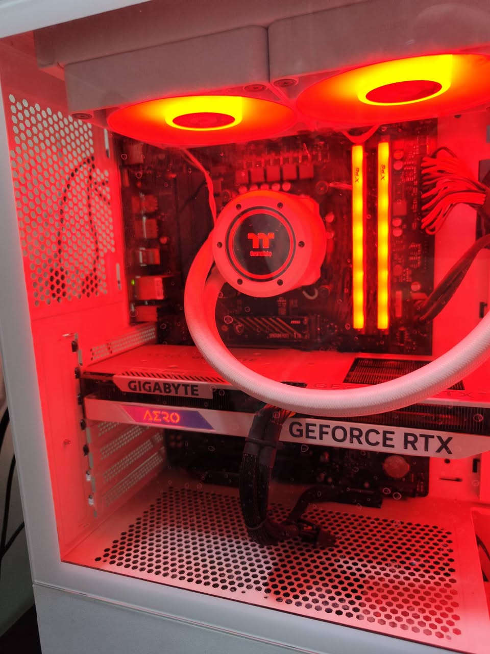 🖤 Gaming PC | i7-12700KF + RTX 4060 AERO + 32GB

🖥️ المواصفات

- ⚡ CPU: Intel Core i7-12700KF — 12th Gen
- 🎮 GPU: Gigabyte AERO RTX 4060 — 8GB
- 🧠 RAM: 32GB DDR4 — 3600 MT/s
- 🛠️ Motherboard: Gigabyte B760 DS3H AX DDR4
- 💾 Storage: 1TB NVMe SSD
- ❄️ Cooling: AIO Liquid Cooler
- 🤍 Case: Thermaltake White
- 💡 Fans: RGB Fans

🖥️ الشاشة

- Gigabyte 27"
- 2K / QHD
- 165Hz

🎮 الملحقات

- ⌨️ AULA WIN60 HE
- 🖱️ AJAZZ AJ139MC V2
- 🎧 Logitech G635
- 📷 Webcam
- 🪑 Gaming Chair
- 🪵 Gaming Table — 120cm

🔥 البيع شامل

PC + شاشة + Webcam + Keyboard + Mouse + Headset + كرسي + طاولة

Setup كامل ومرتب وجاهز للـ Gaming • Streaming • Study • Daily Use

📍 النجف
💰 السعر: خاص
📞 ***********
📩 للاستفسار والتفاصيل: خاص

نص مكتوب في الصور:
- Task Manager
- Processes
- Performance
- App history
- Startup apps
- Users
- Details
- Services
- Settings
- Run new task
- CPU
- 4% 3.22 GHz
- Memory
- 7.9/31.8 GB (25%)
- Disk 0 (C: D:)
- SSD (NVMe)
- 0%
- Ethernet
- S: 0 R: 0 Kbps
- GPU 0
- NVIDIA GeForce R...
- 0% (45 °C)
- Memory usage
- 32.0 GB
- 31.8 GB
- 60 seconds
- 0
- Memory composition
- In use (Compressed)
- 7.6 GB (0 MB)
- Available
- 24.0 GB
- Speed:
- 3600 MT/s
- Slots used:
- 2 of 4
- Form factor:
- DIMM
- Committed
- Cached
- Hardware reserved: 164 MB
- 9.1/33.8 GB 5.6 GB
- Paged pool
- Non-paged pool
- 352 MB
- 331 MB
- Google Chrome GGG Gameloop Steam Discord Steam Task Manager Processes Performance App history Startup apps Users Details Services Settings GPU NVIDIA GeForce RTX 4060 CPU 4% 3.27 GHz Memory 7.9/31.8 GB (25%) Disk 0 (C:) SSD (NVMe) 0% Ethernet Ethernet 0% 0 Kbps GPU 0 NVIDIA GeForce RTX 4060 0% (45 °C) 3D 0% Copy Video Encode 0% Video Decode 0% Dedicated GPU memory usage 8.0 GB Shared GPU memory usage 15.9 GB Utilization 0% GPU Memory 0.9/23.9 GB Dedicated GPU memory 0.8/8.0 GB Shared GPU memory 0.2/15.9 GB Driver version: 32.0.16.1692 Driver date: 9/4/2026 DirectX version: 12 (FL 12.1) Physical location: PCI bus 1, device 0, function 0 Hardware reserved memory: 235 MB
- System > About Storage 932 GB 459 GB of 932 GB used 1W Graphics Card NVIDIA GeForce RTX 4060 Installed RAM 32.0 GB Processor 13th Gen Intel(R) Core(TM) i7-12700KF 3.60 GHz Cypher B760 DS3H AX DDR4 Device specification Device name Cypher Processor 13th Gen Intel(R) Core(TM) i7-12700KF 3.60 GHz Installed RAM 32.0 GB (31.8 GB usable) Device ID A7B0A8F1-D55F-4F8F-81FA-EFD3C352B88C Product ID 00331-80000-00000-AA320 System type 64-bit operating system, x64-based processor Pen and touch No pen or touch input is available for this display Related links Domain or workgroup System protection Advanced system settings