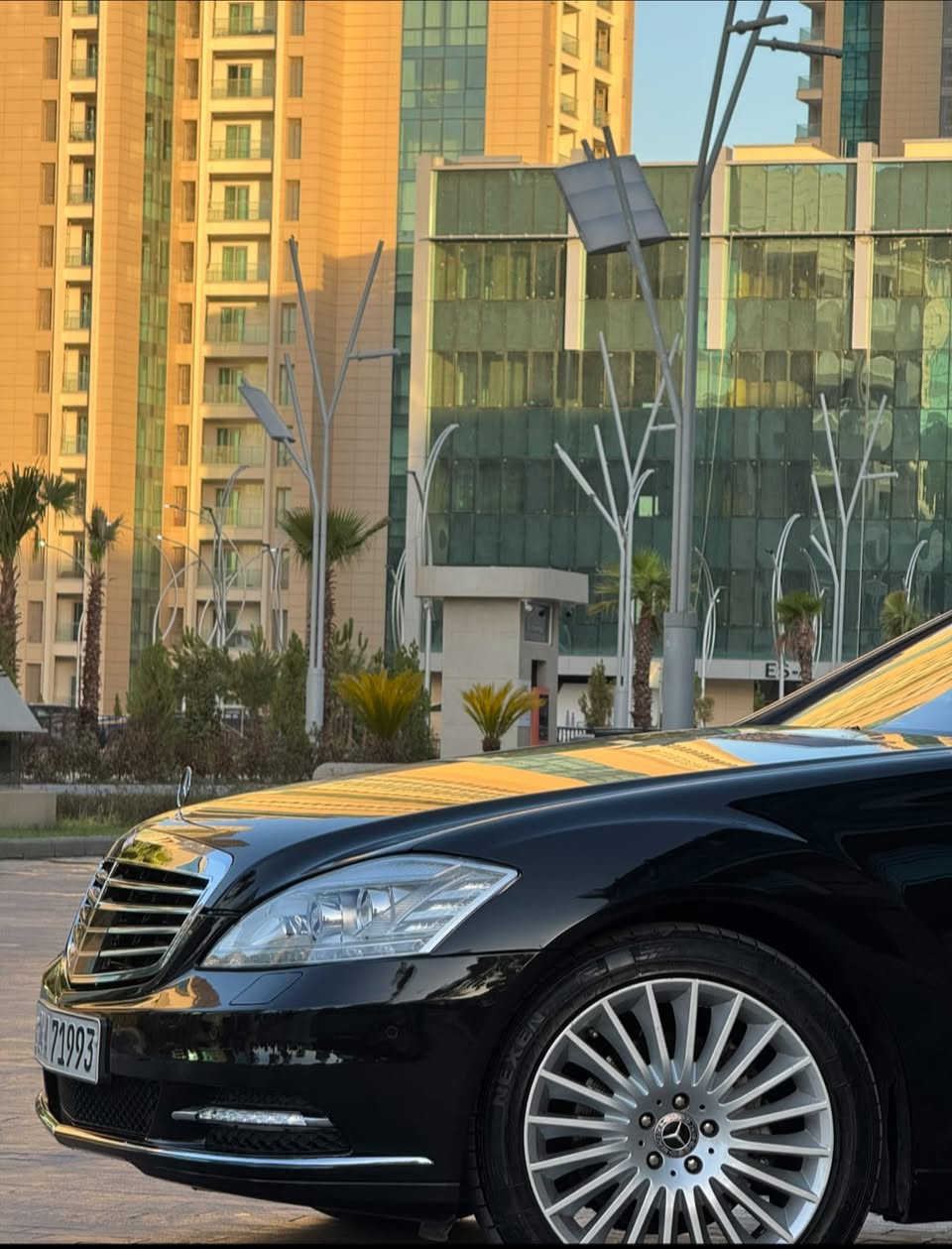 مرسيدس بنز S350
موديل  2011
وارد الماني ..
بدون ضرر صبغ فقط اجزاء البلاستيك..
مغلفة PPF بالكامل  ضمان 10 سنوات ..
بدون شخوط بدون جراد ..
تخم تاير  جديد ..
ماشية 242الف كيلو ..
صفر مسج ..  
 مواصفاتها..
اربع مقاعد  كهرباء تدفئة وتبريد 
بانوراما 
ناظور ليلي 
نقطة عمياء
ابواب شفط 
رادار ..
سماعات هارمن كاردن 
كاميرا 
جامه اماميه بوليرايز بلادي 
وخمس بردات كهرباء ..
السياره جاهزه وبدون نقص 
مكانها اربيل
السعر 220. وبيها مجال 
***********

***********
