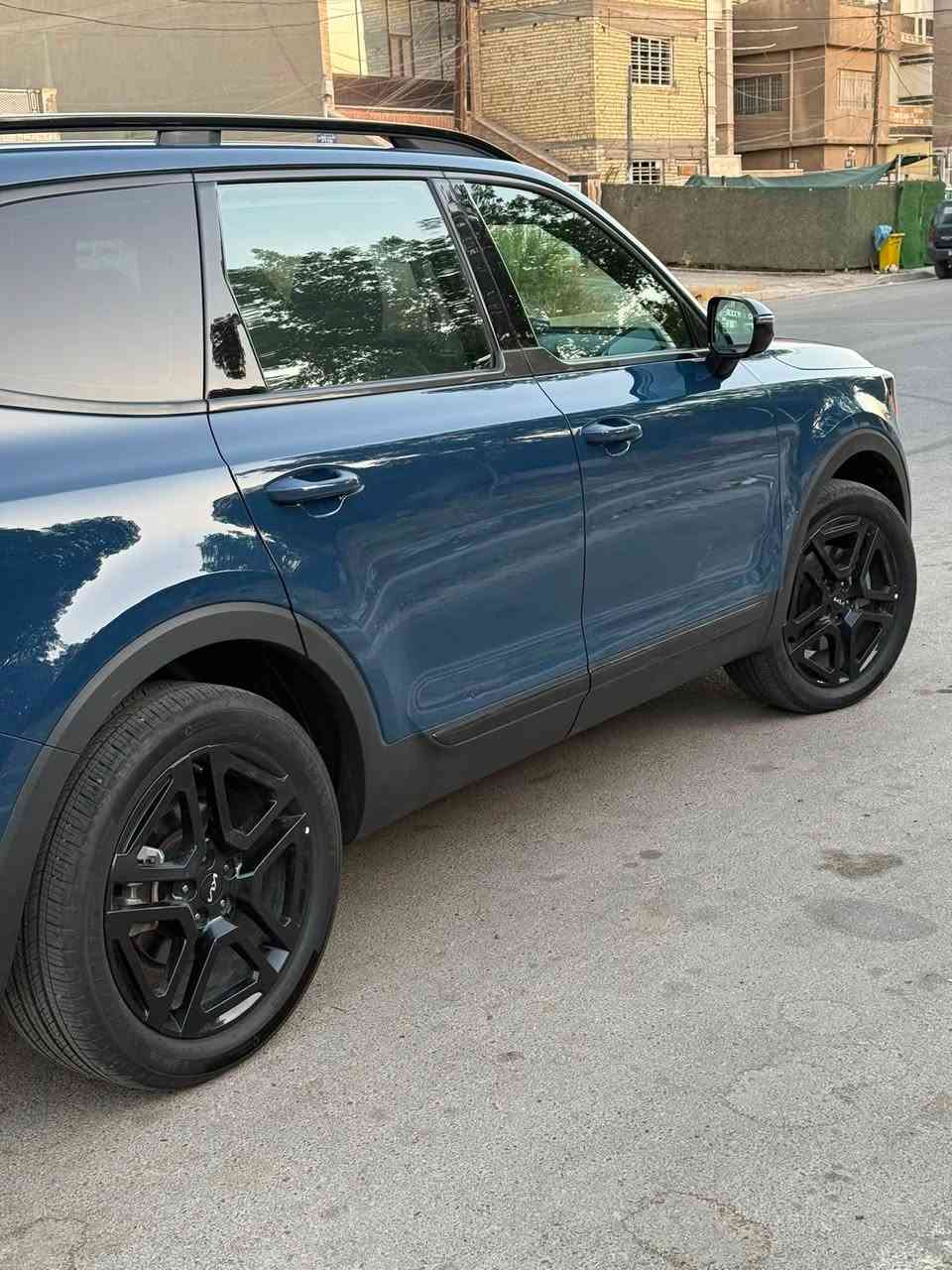 سلام عليكم
كيا تيلورايد 2024
SX- prstage  X-line
سيارة حادث خلفي بدون ايرباك 
سياره زيرو ماشيه 5000
خمس كامرات محيطيه
كشنات VIP منفصل تدفئه وتبريد
شاشه ديجتل متصل 
5 وضعيات قياده
شحن لاسلكي
داته شو
رادارات جانبيه واماميه وخلفيه توقف ذاتي ارتجاج المقود
جنطه خلفيه كهرباء
تشغيل عن بعد
لد امامي خلفي نهاري
فتحتين سقف بنوراما
الداخل جلد قرميدي
بردات خلفيه بلاديه
السياره بيها مواصفات خير من الله البرستيج الاكس لاين معروفه 
سعر السياره 320 وبيها مجال بسيط
مكان السياره بغداد الطالبيه
للاستفسار
***********
