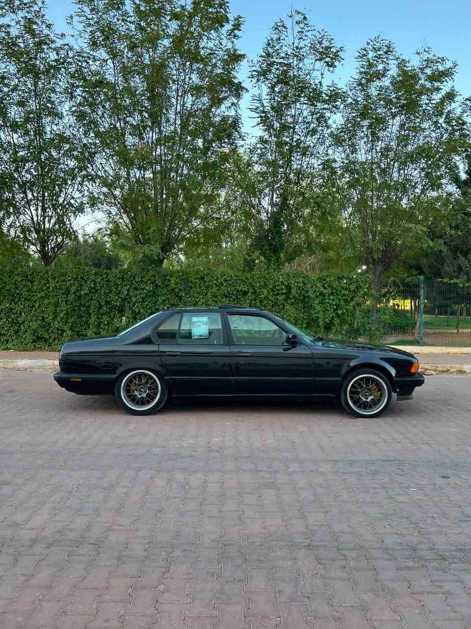 740iA V8 • موديل ٩٢ • رقم شمالي