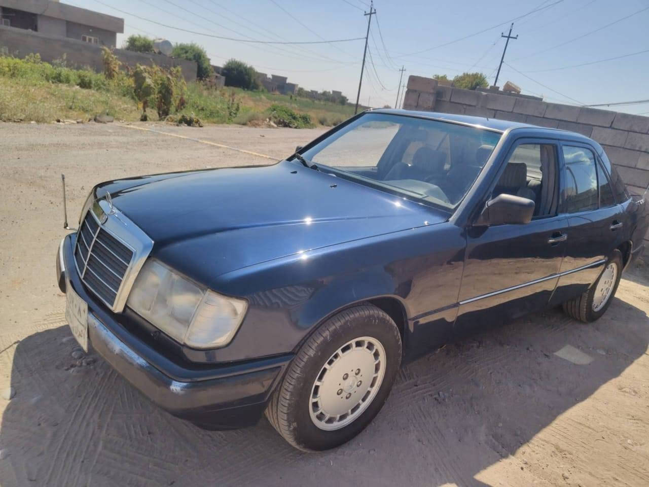 مارسدس دب للبيع موديل ٩٠ سنويه ساقطه صار ١١ شهر رقم سليمانيه شرط التحويل والوكاله كير محرك شرط ٤ تأيرات جديده محرك بطه ٣٠٠٠ سعر ٤٥ سياره مال بيت 
*********** كركوك, العراق
