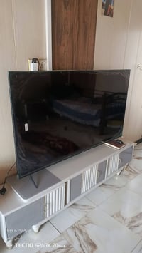 شاشه • استعمال قليل • ٦٥ بوصة