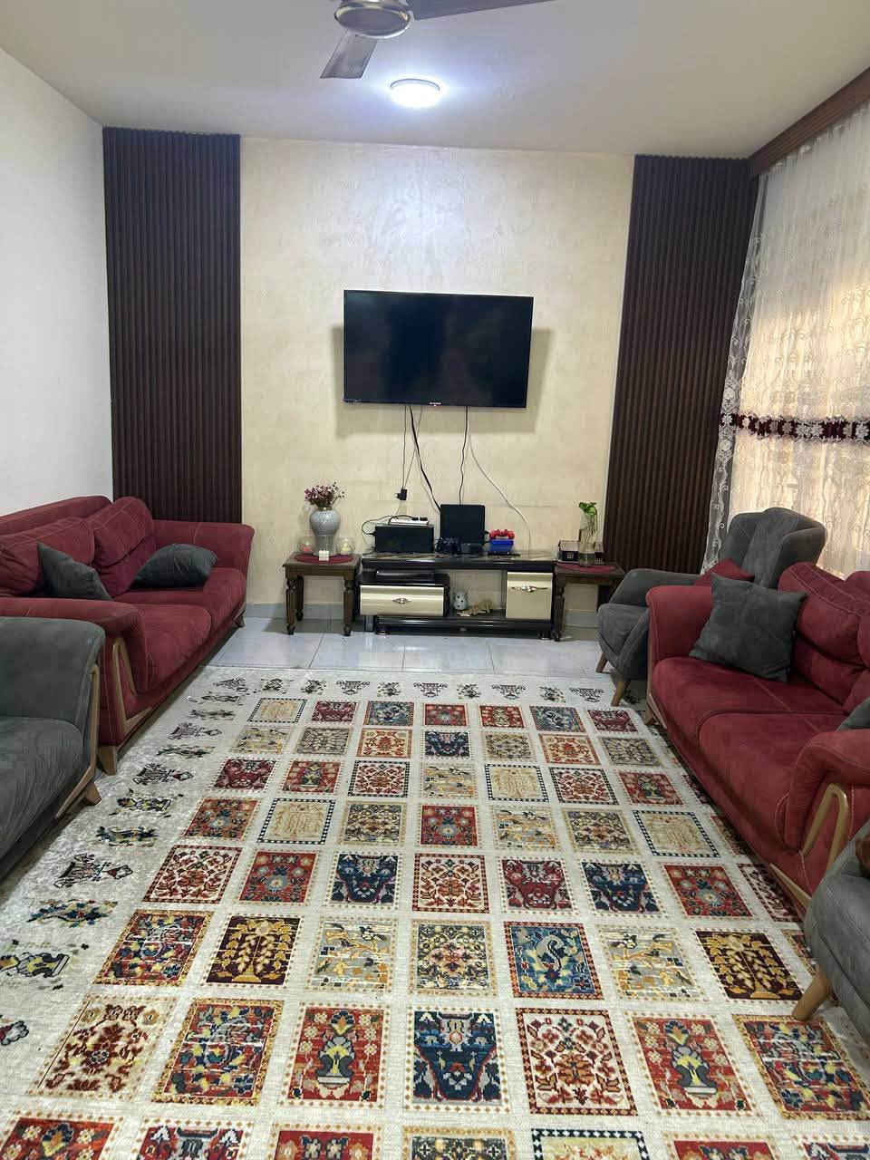 يالله
بيت البيع كربلاء المساحه 200 متر مجمع الغدير السكني الموقع مميز جدا على سايدين عرض الشارع 40م في سنتر المجمع البيت طابقين بي 3 غرف نوم واضفت عليه غرفة رابعة سندويج بنل والبيت حر والسند  ثاني يوم تحويل للمشتري سعر البيت 235
أي ستفسار اتصال 📞 
***********
***********
