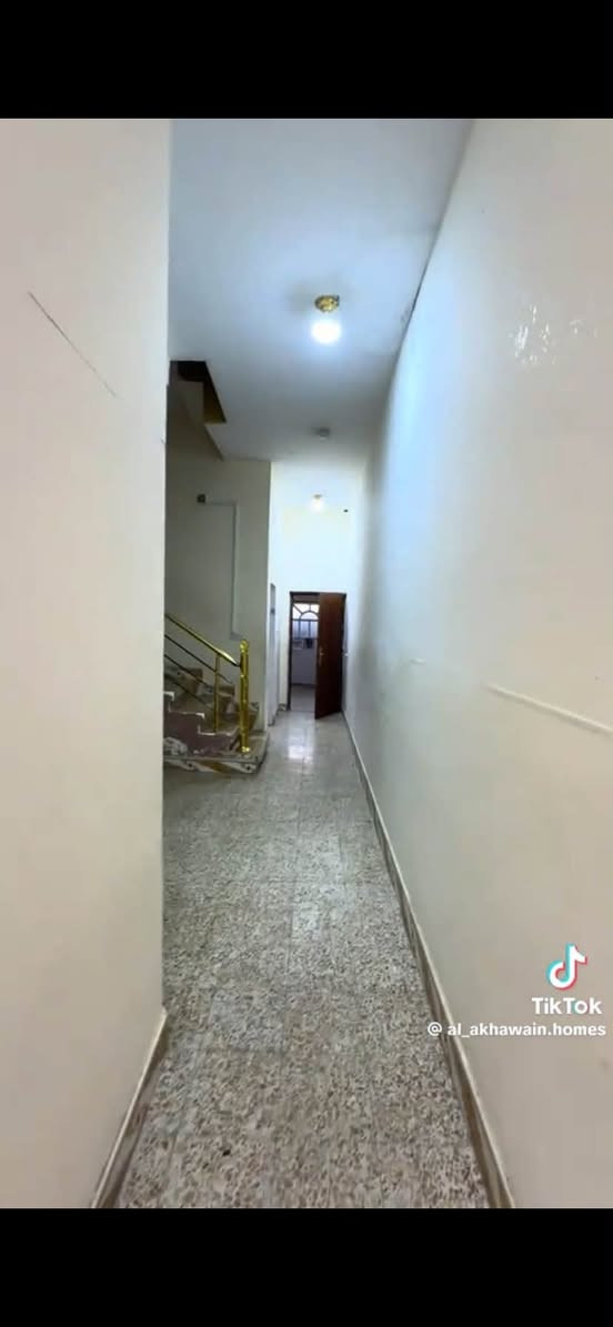 بيت للايجار في الحكيميه طابقين يحتوي كراج سياره وصحيات عدد خارجيه وداخليه الطابق الارضي يتكون من استقبال ومطبخ وصحيات الطابق الاول غرفتان منام مع صحيات
سعر الايجار 700

للاستفسار اكثر *********** متوفر واتساب
