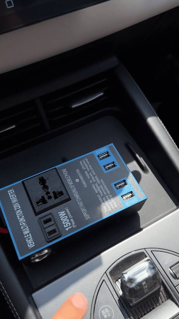 محول سيارة • ١٥٠٠ واط • ٤ منافذ USB