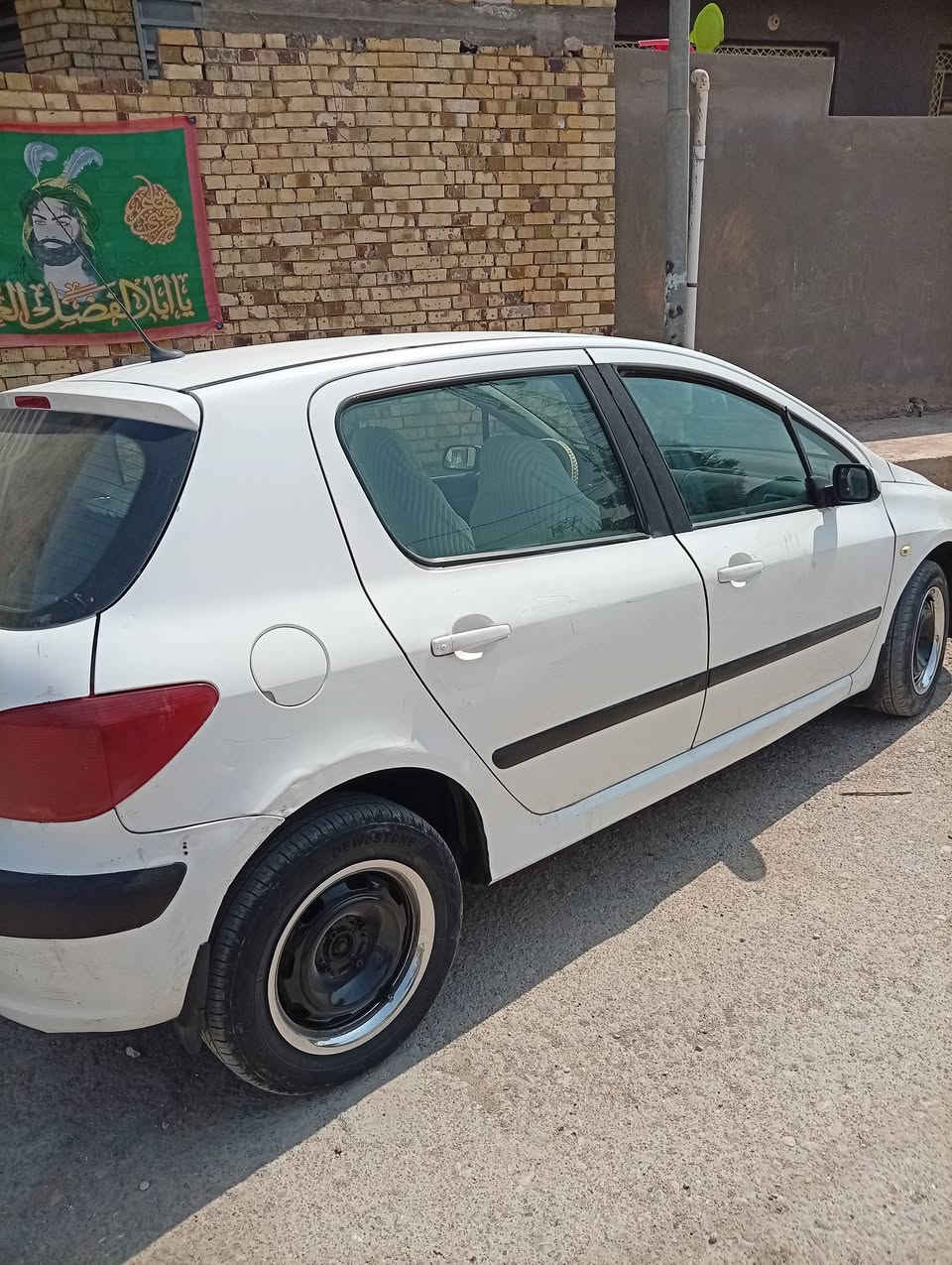 بيجو للبيع ٢٠٠٥
رقم واسط انكليزي 
مكينه كير كورله ١٦٠٠
لون ابيض دواخل نضيفه 
تبريد عاطل 
مكانه واسط 
***********
سعر 38بيه مجال
لشراي
