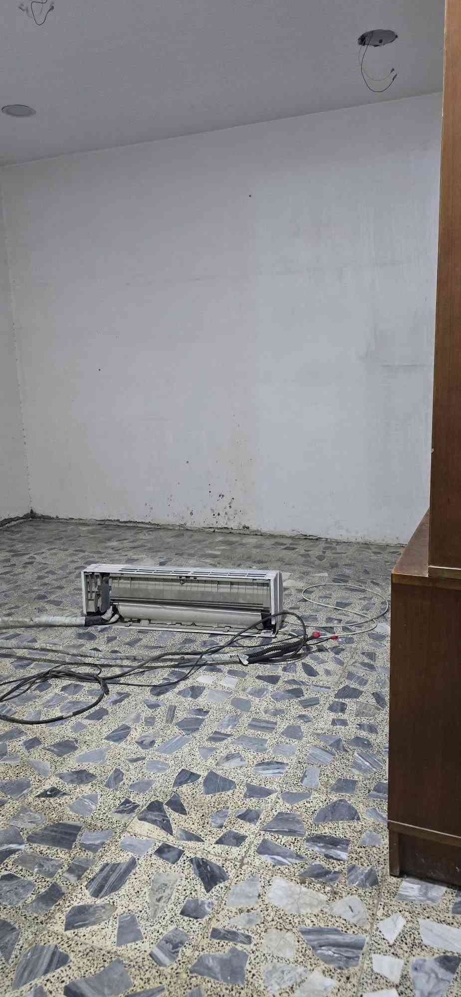 السلام عليكم مشتمل ارضي بناء حديث 2021 للايجار  شارع فلسطين حي النيل محله 503 مساحه 100 متر يحتوي على غرفه نوم + صاله + غرفه استقبال + خدمات إيجار 750 الف للاستفسار الاتصال على ***********
