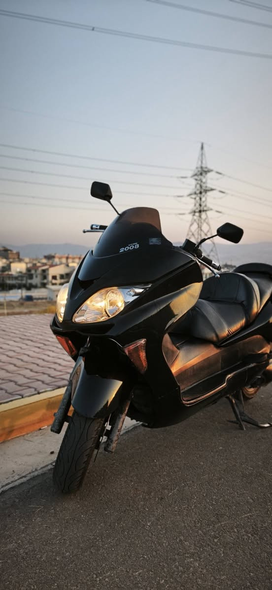 السلام علیکم،هاوڕێیان
Honda forza 08

_مەکینە 250cc
_گێڕو مەکینەو کارەبایی بەشەرت
_تایەی دواوەی تازە گۆڕاوە 
پێشەوەش تازەیە هێشتا
_ڕۆنی باشی تازە بۆگۆڕاوە، و بەنزینی باشی تێکراوە

_شوێن سلێمانی:***********
