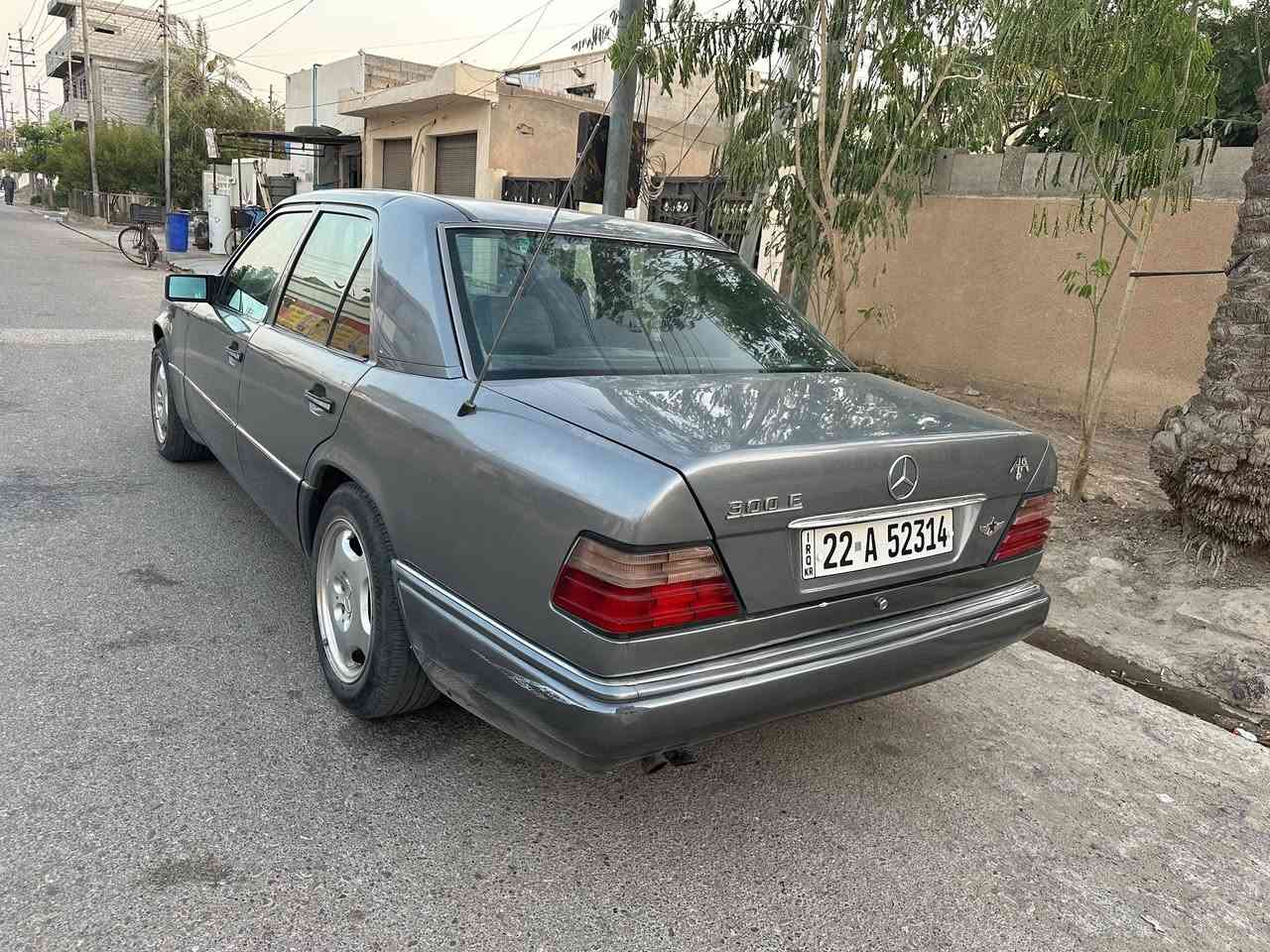 السلام عليكم
مارسدس دب 

موديل 91 

رقم اربيل بأسمي سنوية لل 2029

محرك وكير برادو 6 سلندر شرط شلعة اتشك الكاع 

محرك اقتصادي جدا 

ترايك للبصرة 

 حداديه نظيفة  تخم تاير جديد 

كشنات جلد 

تحكم كهرباء الجهتين بكل الوضعيات 

( تبريد ثلج ❄️ )

صبغ جماليه بدون ضربة

السيارة جاهزة من كلشي وشرط احلى من الصور 

السعر 65  وبيها مجال بسيط

المكان ديالى

 

***********

