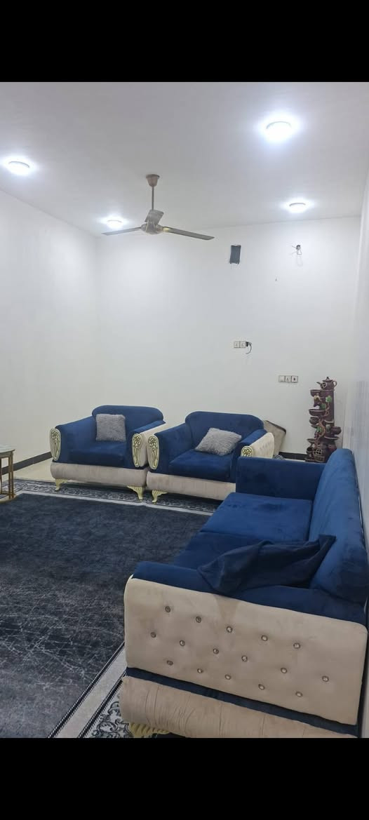 بيت للبيع جديد و حلو و مرتب مساحته 480 متر و بناء حديث سنة 2025 في منقطة السفينة ـ شارع المختار الثقفي
محتوياته : 
*استقبال
*صاله عدد 2
* غرف عدد 3
*مطبخ حار
*مطبخ بار
*مناور عدد 3
*صحيات داخلية
*صحيات خارجيه
*مخزن
*حديقة
*كراج يستوعب سيارتين

 و السعر جداً مناسب 290 مليون و بي مجال و للعلم البيت يسوه اكثر من هذا السعر بس لأن مستعجلين ع البيع ... للأستفسار تواصل وياي واتساب ***********  و ادزلك تفاصيل كامله عن البيت و بخدمتكم
بيت للبيع جديد و حلو و مرتب مساحته 480 متر و بناء حديث سنة 2025 في منقطة السفينة ـ شارع المختار الثقفي
