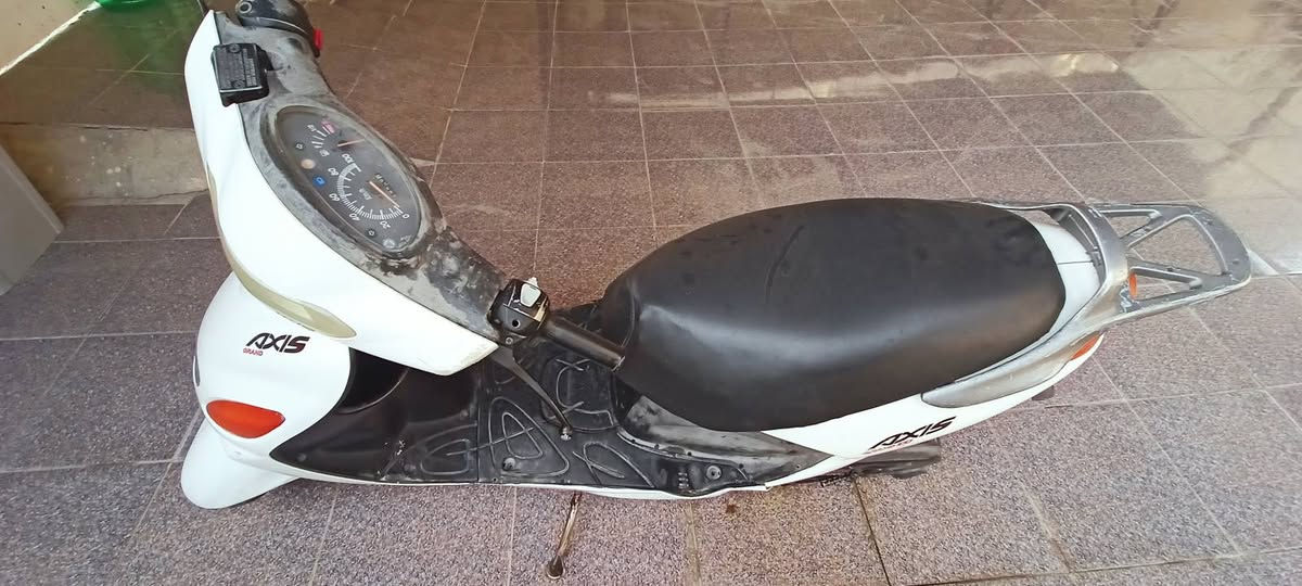 السلام عليكم دراجة للبيع مكينتها لاطشه#ابيع كوم حديد مثل ما موضح بالصورة سعرها ب150
