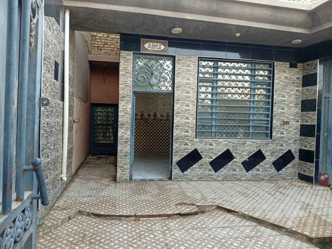 ٢٥٠م • نظيف جدا • كراج وحديقة