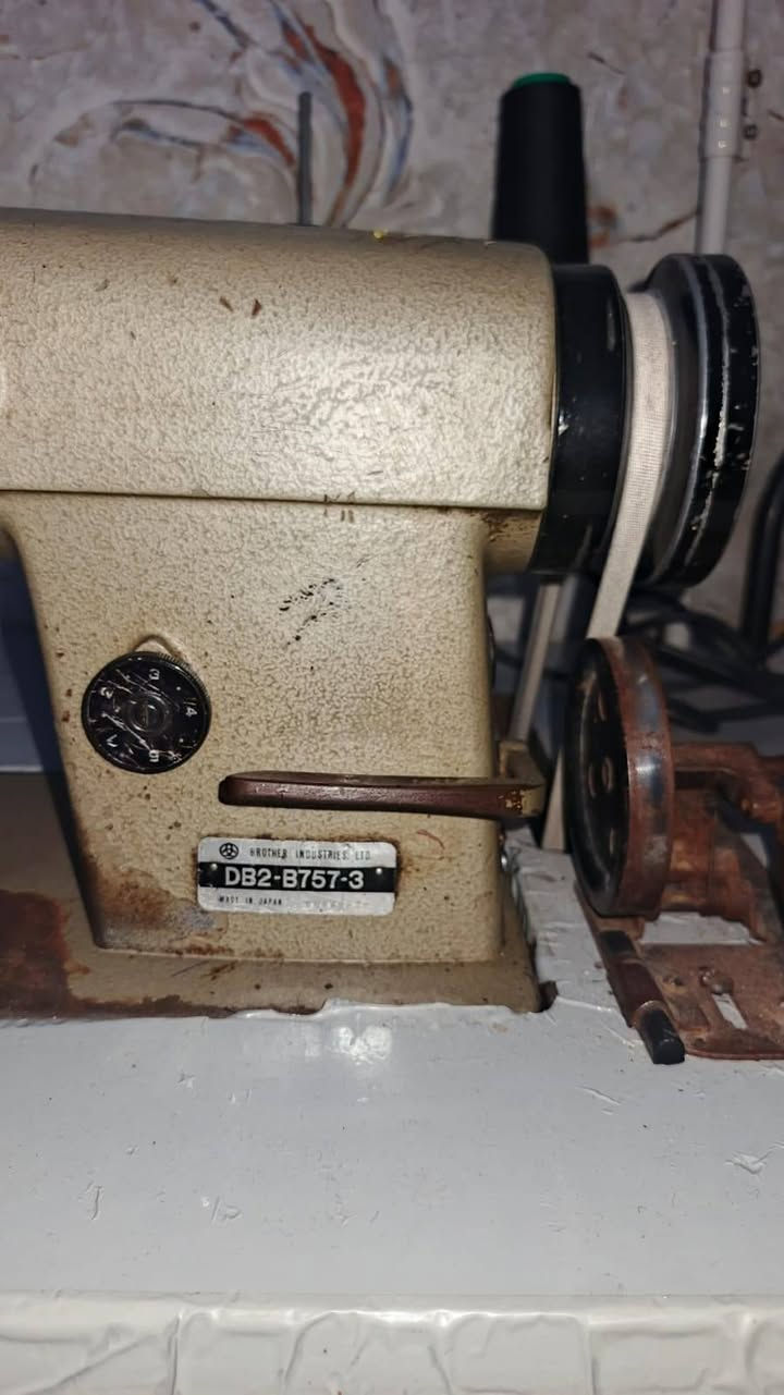 مكينه برذر الاصليه ماطور  جديد خياطها كلش ونظيف ماتكطع ابدحلو سعرها ١٩٠ بي مجال الاستفسار  ***********

