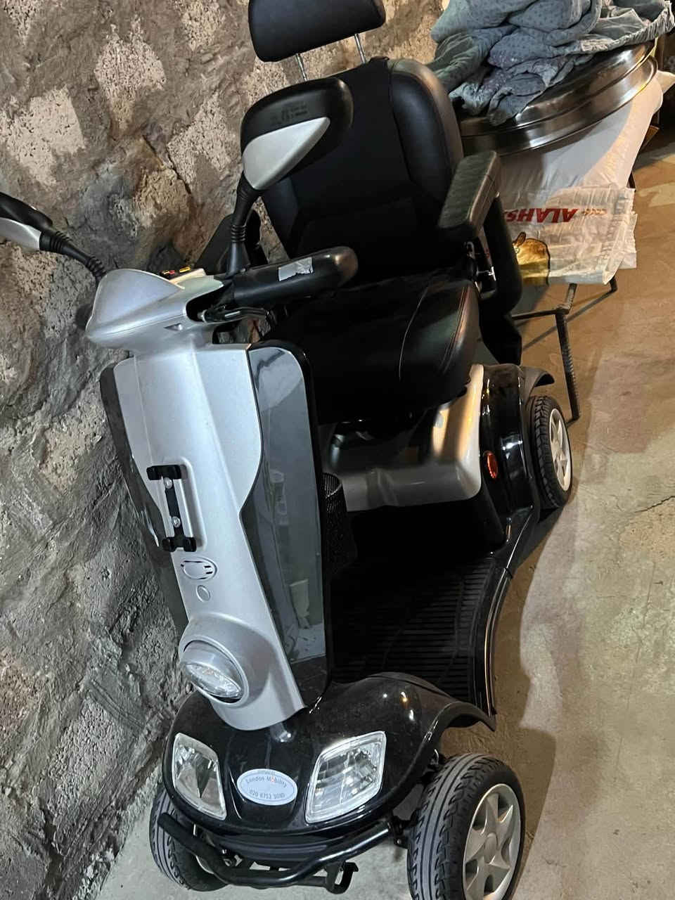 🚲 دراجة شحن خاصة لذوي الاحتياجات الخاصة للبيع

الدراجة تقريباً صارلها أقل من شهر راجعة من بريطانيا إلى كردستان، وما مستخدمة بالعراق، يعني شبه جديدة وحالتها كلش زينة.

💰 السعر: 12 ورقة
🤝 بيها مجال بسيط للتفاوض للجاد فقط.

📍 المكان: حاجياوا

📞 للاستفسار:
*********** كركوك, العراق
