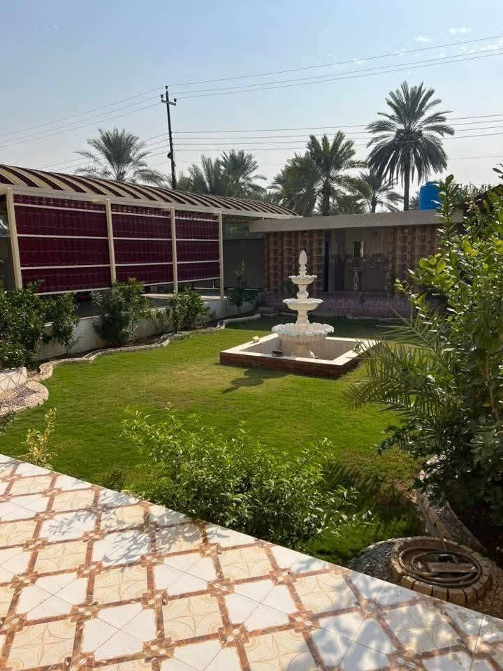 سلام عليكم يوجد بيت للبيع مساحه 700 متر يحتوي على 4غرف نوم وستقبال ومطبخ وصحيات طابو زراعي سند25 تحويل بسم المشتري مباشر العنوان بغداد الراشديه المراسمه الاتصال على الرقم ***********
