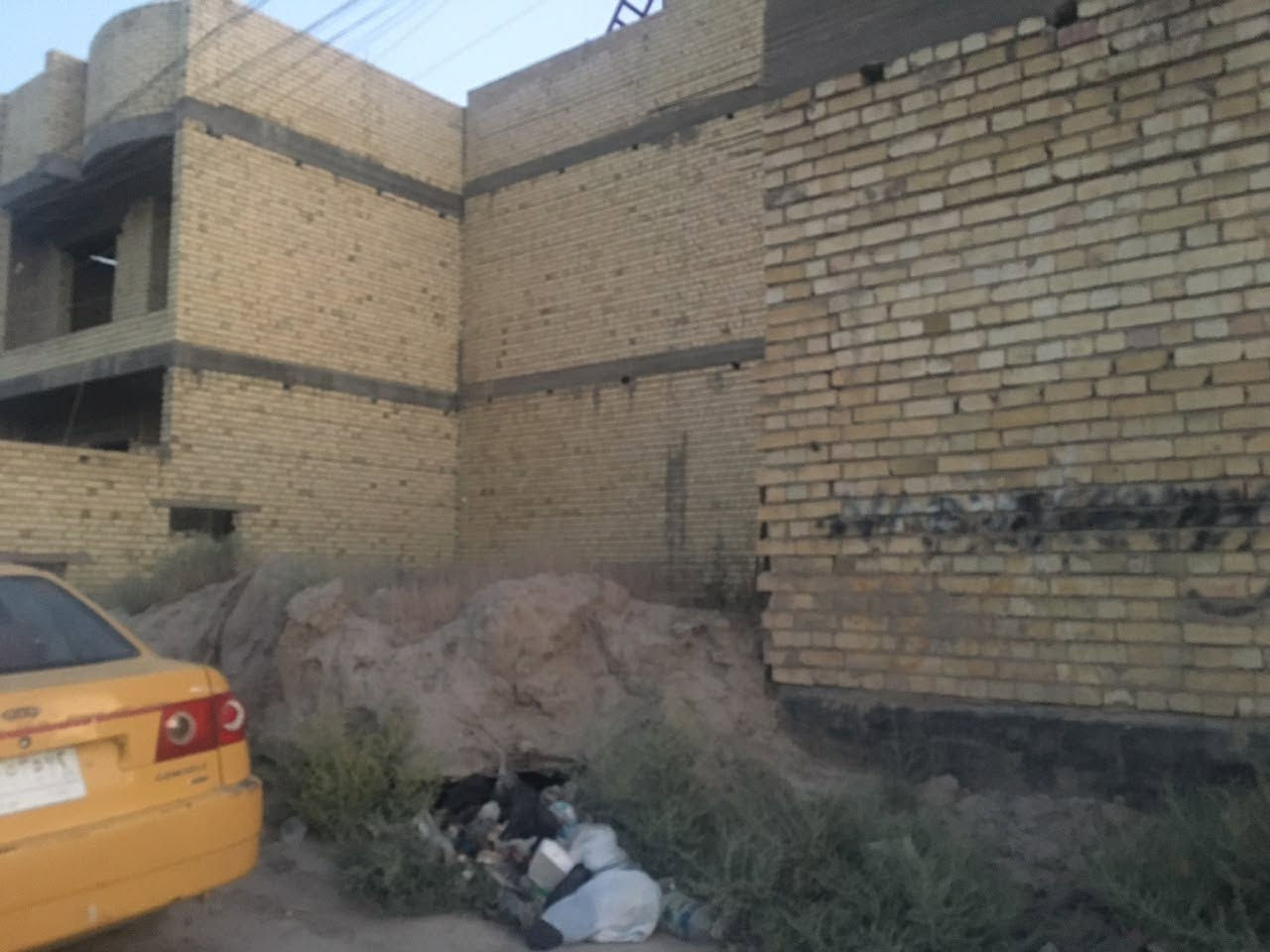 قطعة ارض للبيع مساحة ١٠٠ متر بال ١٣ مقابل المدارس،
ركن على شارع ١٥م و ١٢م، مبني بيها محلات ٢ كاملات
***********
