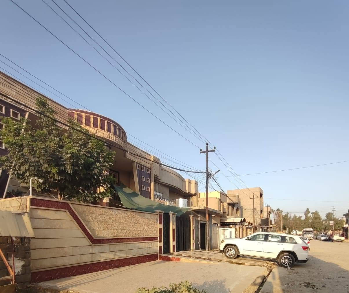 دار للبيع حي الانتصار شارع ٦٠ مقابل المركز الصحي مساحه الدار ٢٠٠متر طابقين خمس غرف نوم اثنين هول اثنين مطبخ صحيات استقبال مشتملات سند طابو الزهور شرط التحويل مكاتبا مع الشرعي الاستفسار مكتب ابو صفوان للعقار الاتصال على الرقم   ***********....***********....  @إشارة

