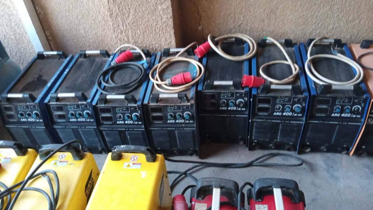 ESAB/ 3 عدد
ARC 400/ 7 عدد

SMART400/ 8 عدد

LINCOLN300/ 2 عدد 

*********** 
ملاحظه مابيه مفرد عددهن 20 مكينه كلهن( ثريفيز)
