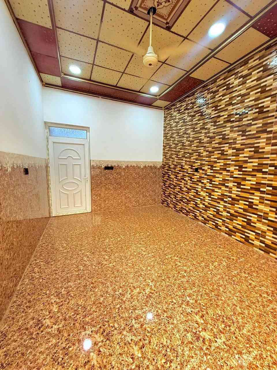 بيت 🏠 للبيع  مساحة 125 متر حي الانتصار شارع 60 مقابل المستوصف المربع الذهبي  بيت فول فول سند طابو الزهور يتكون من غرفتين وهول ومطبخ وصحيات  (السعر 80 وبي مجال) للاستفسار مكتب ابو صفوان العقار اتصل على الارقام التالية  
*********** واتساب✅                  ***********.   واتساب ✅
