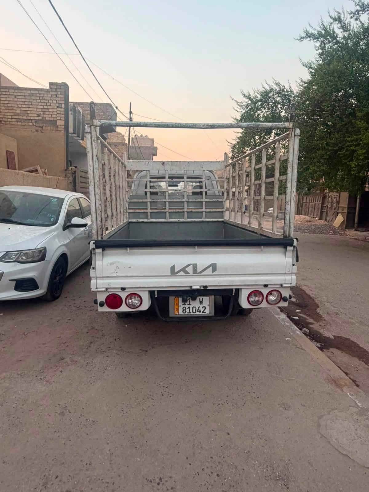 كيه عموشه نثيه سياره نضيفه كلش مال جناي موديل 2021 سياره كفاله عامه بدون نقص سياره تخم تاير جديد صدر جديد هزه وسنويه ورقم جديد بسمي الي ياخذها كلشي ما يذب عليها محجرها وياها يعني الي ياخذها  كبل تحويل ملكيه وين ما يريد يروح بيها جاهزه لل اخير ماشيه 88كيلو متر لل اتصال ع رقم ***********
