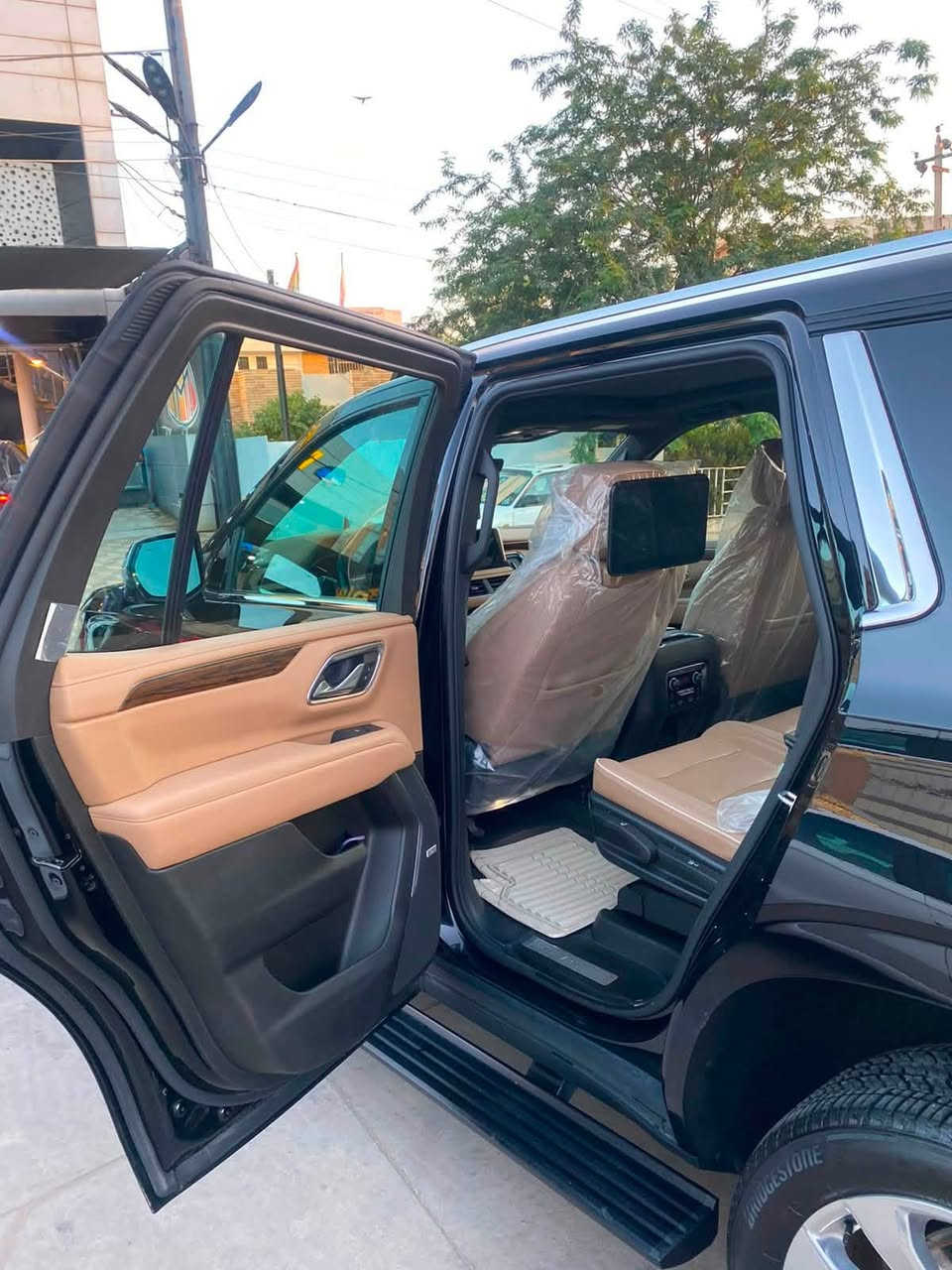 تاهو ٢٠٢٣ بريمير مكفوله  ماشية ٦٤ ألف km السيارة على ايدي من اخذته زيرو رقم بغداد فول مواصفات بعد تعرفون مواصفات البريمير مكان السيارة الخالدية رقم الهاتف ***********
