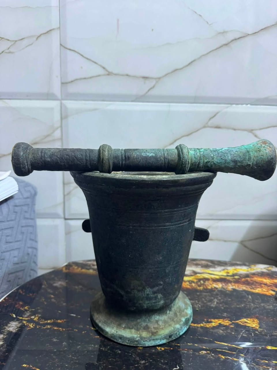 هاون نحاس قديم ابو الاذان  ارتفاع ٢٢ ونص. ***********
