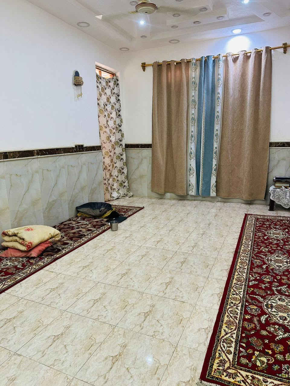 بيت للبيع مساحه ٢٠٠ نهاوند شارع عشرين طابقين لاستفسار تصل ***********
