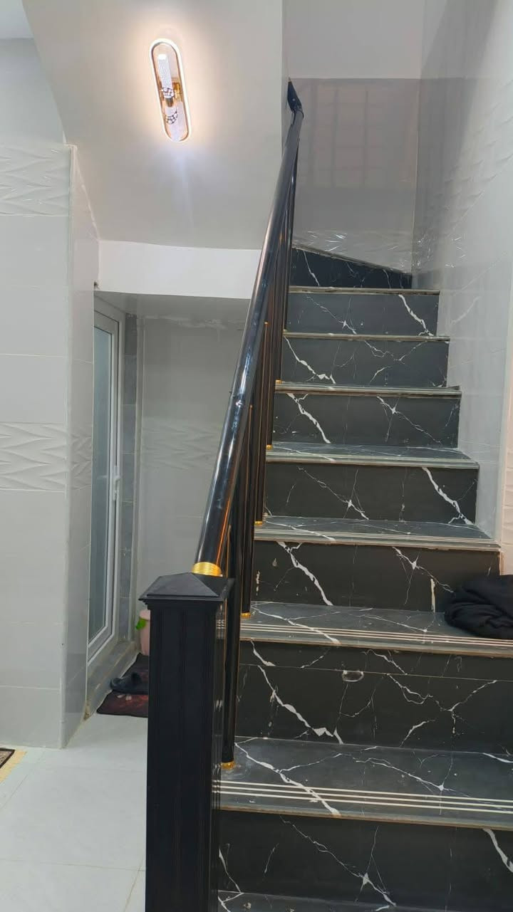 🏠 للبيع دار سكني مميز – حي النداء

🏦 مطلوب الاسكان 55 مليون 
🤵 الكفيل يتغير 

📍 الموقع: حي النداء – قرب شارع قنبر
📌 قريب جدًا من الشارع، ثالث بيت عن الشارع
⭐ موقع ممتاز جدًا وسهل الوصول
🌟 مقابل مول حكاية 

📐 المساحة: 100 متر
🏢 الدار: طابقين
✨ بناء مميز وحديث
🔹 تصميم عصري ومواصفات حديثة
🔹 موقع مرغوب وقريب من الخدمات والشارع العام

💰 السعر: 70 مع المجال 

📞 للاستفسار والتواصل:  ***********
