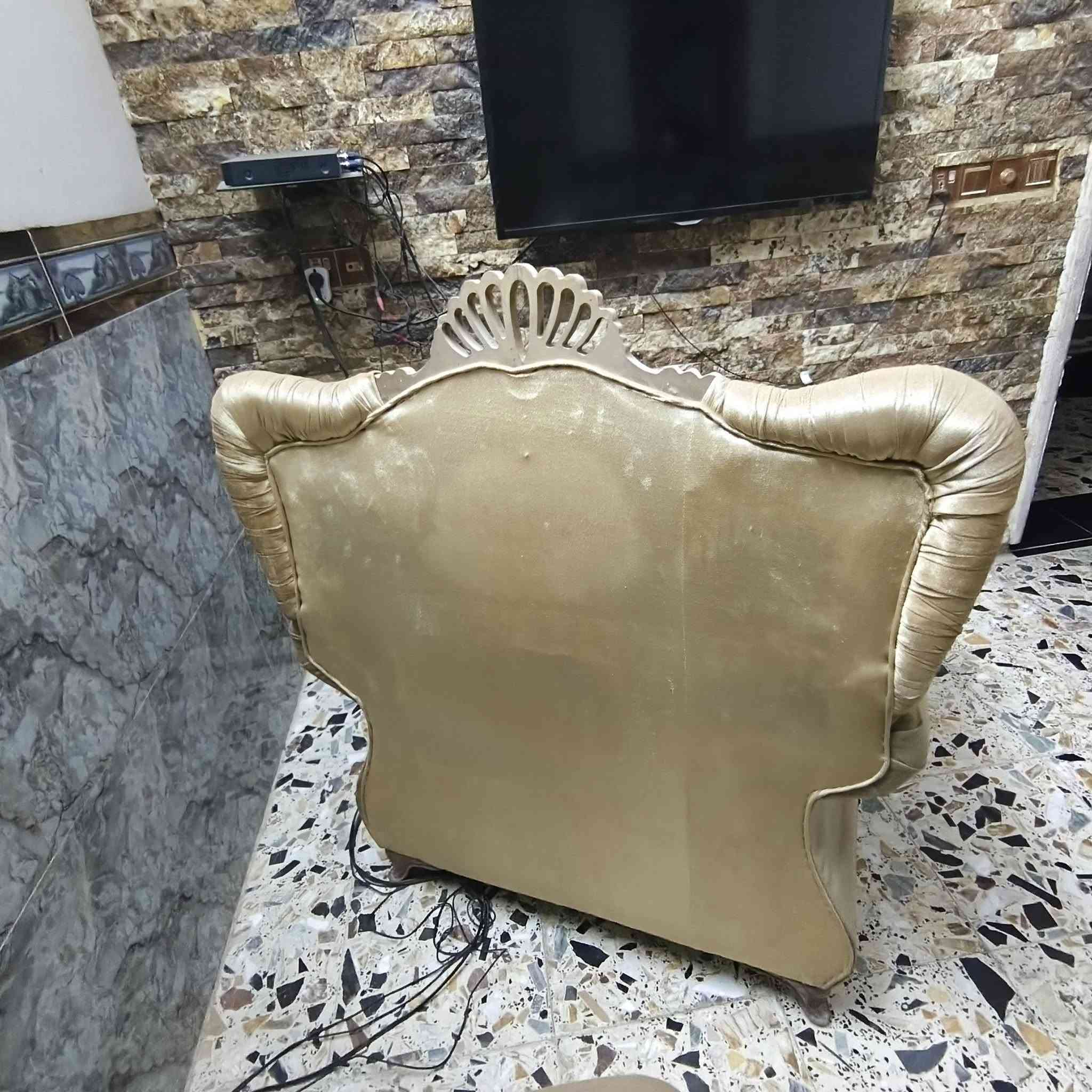 للبيع
تخم استقبال كامل أخو الجديد نضيف ويا كوشات جديده سفنجاته ضغط عالي تخم ضهر نضيف فقط أحد التخومه رجله فالته رجلي موجوده بس ماشاده السعر 400 للاستفسار***********
