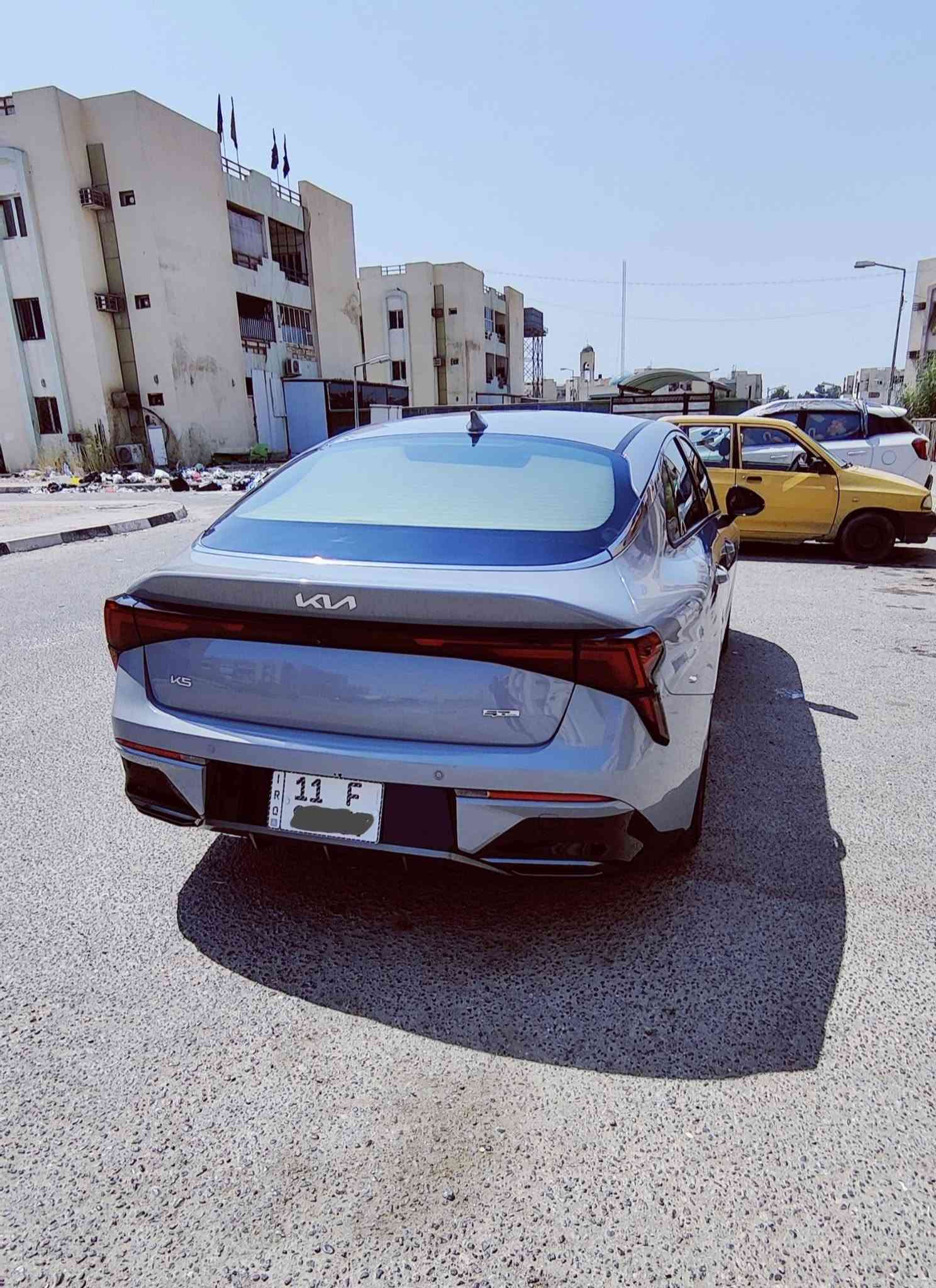 السلام عليكم
2025 ΚΙΑ Κ5, GT LINE لون سمنتي
محرك 2500 cc تنفس طبيعي
رقم بغداد حرة  هزة جديدة تحويل مباشر
ماشيه 23 الف ميل 
قمارة حديد داخل كشنات جلد رصاصي وابيض
شحن وايرلس 
كشن السايق كهرباء 
كشنات تدفئة
رادار امامي خلفي 
حساسات امامي خلفي 
سايد بريك بصمة 
اوتو هولد
بريك تلقائي
نقطة عمياء 
اشارة لد ترحيب عند الاقتراب 
صور الحادث بالمنشور و بجم كبس شركة وليبل واحد وبدون ايرباك 
المكان / الديوانية 
السعر 198 بيها مجال
*********** واتساب
*********** واتساب

نص مكتوب في الصور:
- Shot on OnePlus Powered by Quad Camera