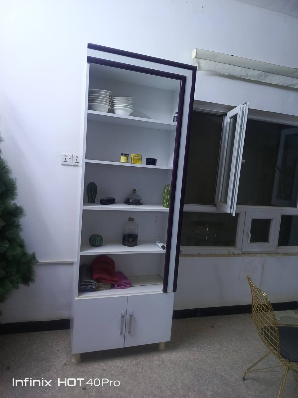 غراض صالون للبيع  جدد المكان تكريت حي جامعه ‏‪***********‬‏

نص مكتوب في الصور:
- Infinix HOT 40Pro