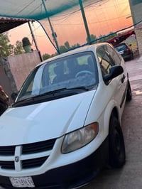 بيع مستعجل دوج كرافان موديل ٢٠٧ سيارة جديدة ونضيفه مكينه وكير طك كارتو...