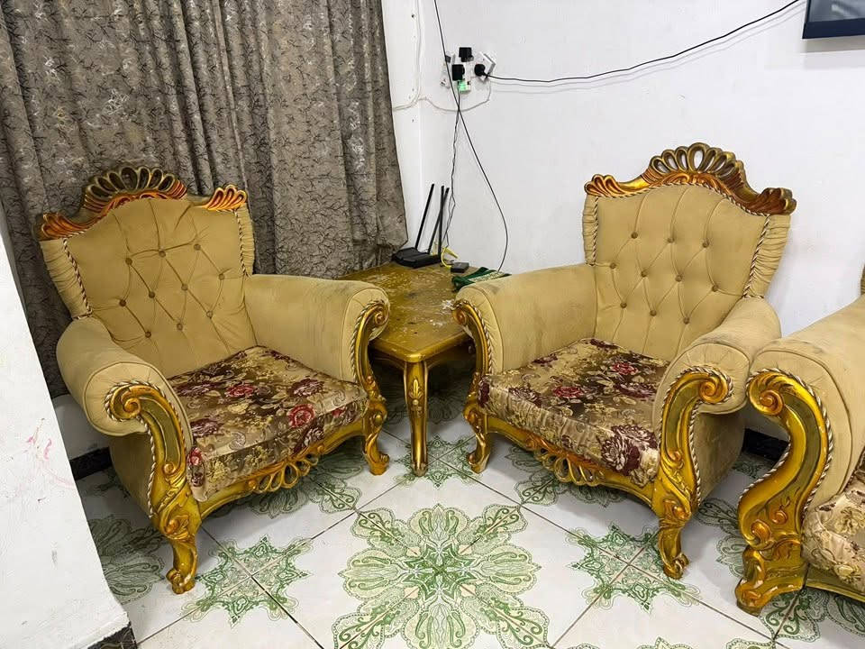 تخم عشر مقاعد للبيع مع الميز مالته نظيف  للاستفسار اتصال او مراسله واتساب 
***********

