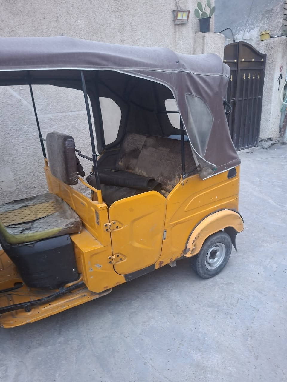 تكتك 22 شهر ١٠
رقم وسنويه تحويل ثاني يوم بااسمي 
عوزه سمكره بسيطه وجادر الباب موجود مالته عندي
مكينه مكفولة 
السعر ٨ وبيها مجال 
***********
