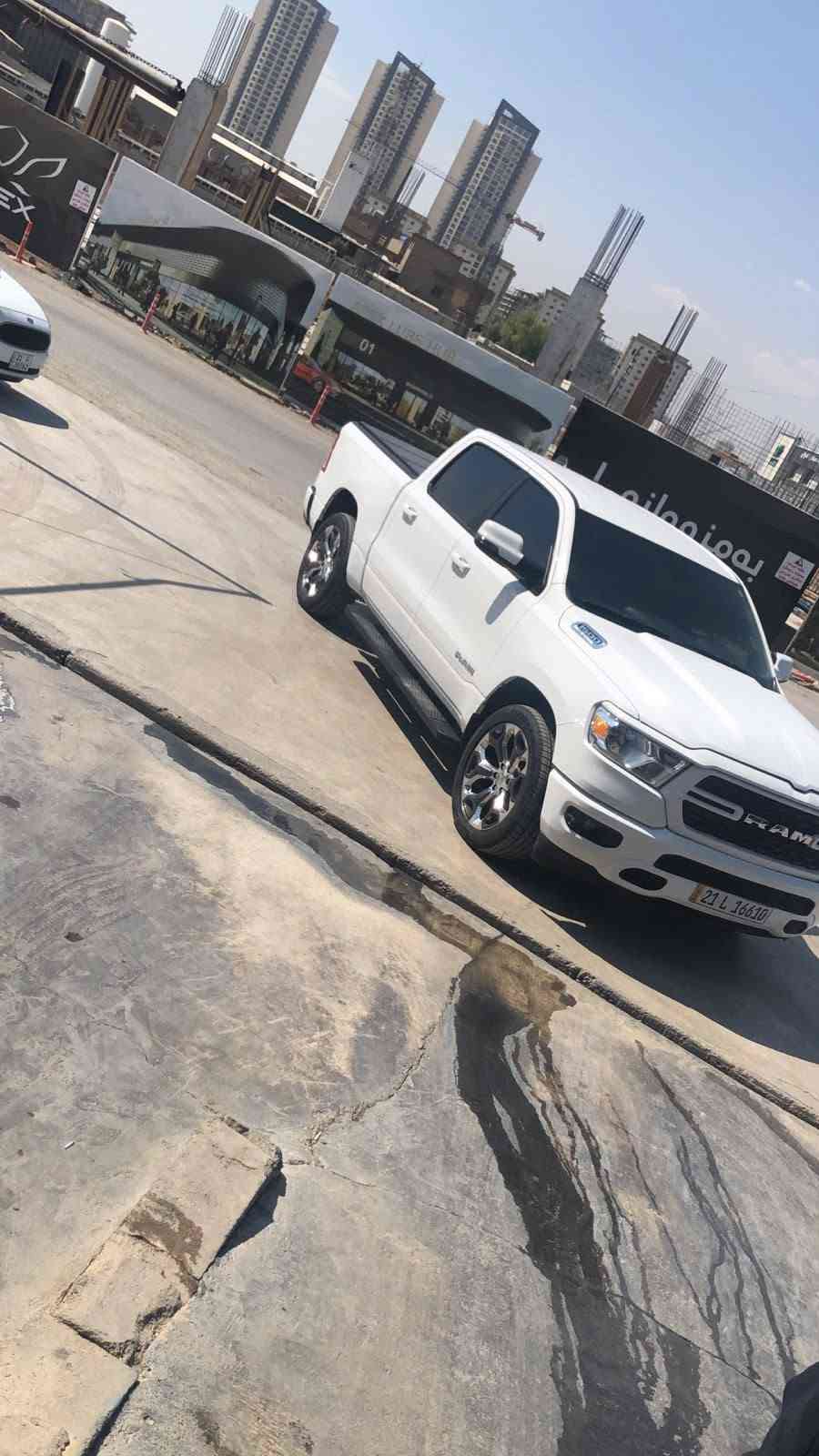 للبيع دوج رام موديل 24 ماشيه 41 الف سياره كلين كفاله عامه محرك 8 سلندر هيمي سعر 330 شراي يتصل ***********
