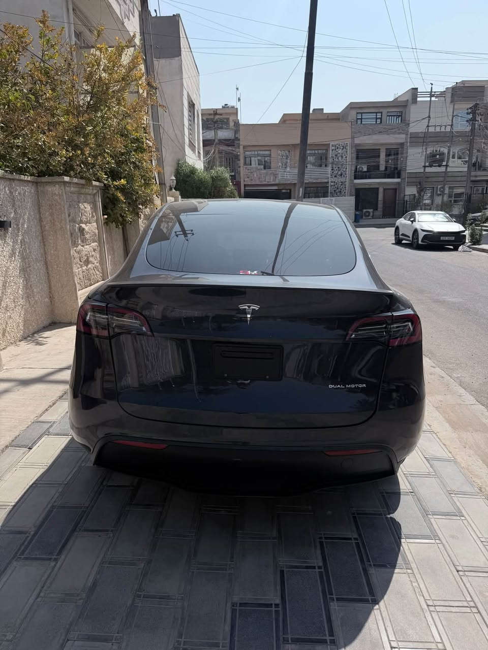 Model Y Long Range AWD 2024

دفع رباعي AWD - محركين

المحرك الخلفي

حوالي KW 220

المحرك الأمامي

حوالي KW 158

البطارية

حوالي kWh82-78 إجمالي حسب البطارية

القابل للاستخدام

kWh 75 حوالي

0-100 كم/س

حوالي 4.5 ثواني 🚀 
القوه الحصانيه 400 🐎 

السرعة القصوى

217 كم/س
الداخل ابيض 
كراسي تدفئه 

المدى

حوالي 500 كم EPA، ويختلف حسب المشي 

المقاعد ٥ 
ماشيه ١٧ الف ميل 
السياره اون لاين كنكشن تسلا 
تحديث اخر سوفت وير 

باب وجاملغ مصبوغ 
ايرباك برده وكرسي 

دخول جديد تترقم بغداد 

مكان السياره بغداد مجمع البدور او حي الجامعه 

صور الحادث مرفقه بالمنشور 
السعر 19000 $ 
190 ورقه السعر شامل الترقيم وبيها مجال شي بسيط 

لل استفسار واتس اب او اتصال 

*********** ☎️

نص مكتوب في الصور:
- BIDCARS