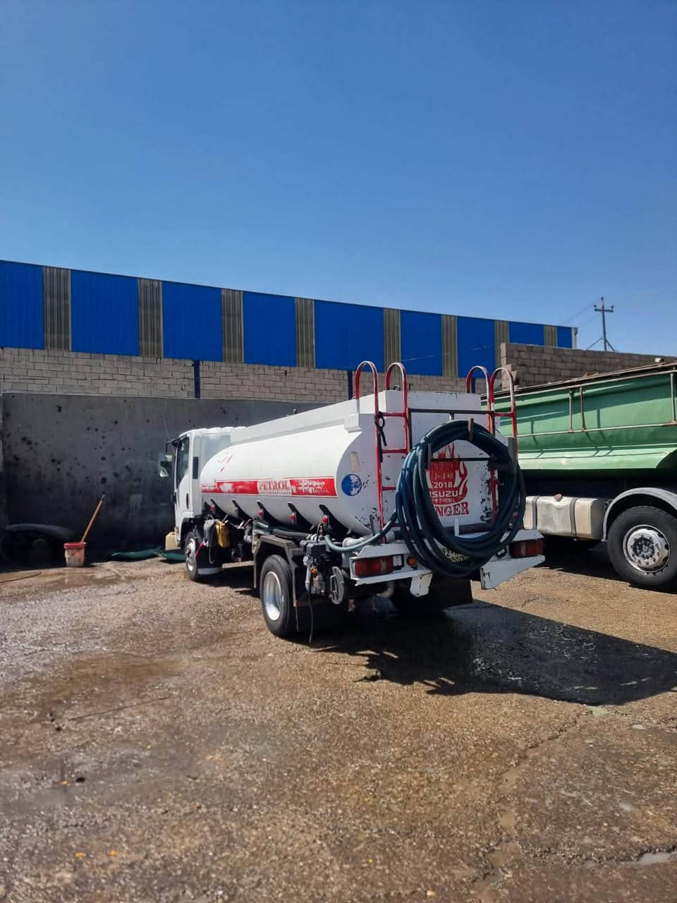 به ناوى خواى گەورە
سياره ى Isuzu
موديل ٢٠١٣
مكينه سوپەرە 
جايزه تانكى ٧٥٠٠ لتره دووخانه يه 
٥٠٠٠+٢٥٠٠ 
ره قم اربيل به ناوى خومه 
ژماره ى موبايل *********** 
شوين اربيل
