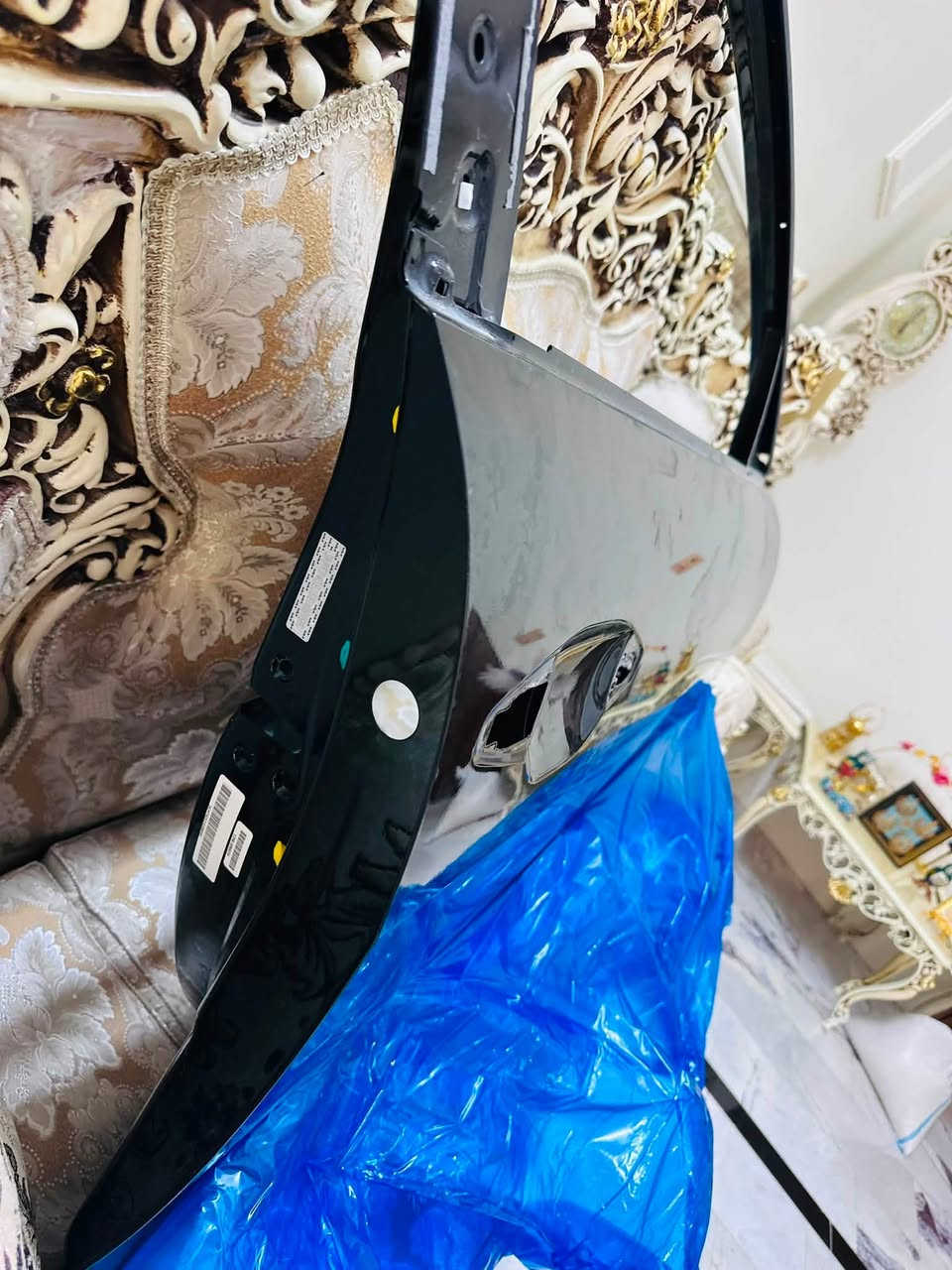 باب كي فور امامي جهة الصدر اسود امريكي ليبل
السعر 600 دولار. للاستفسار الاتصال ع الرقم ***********
